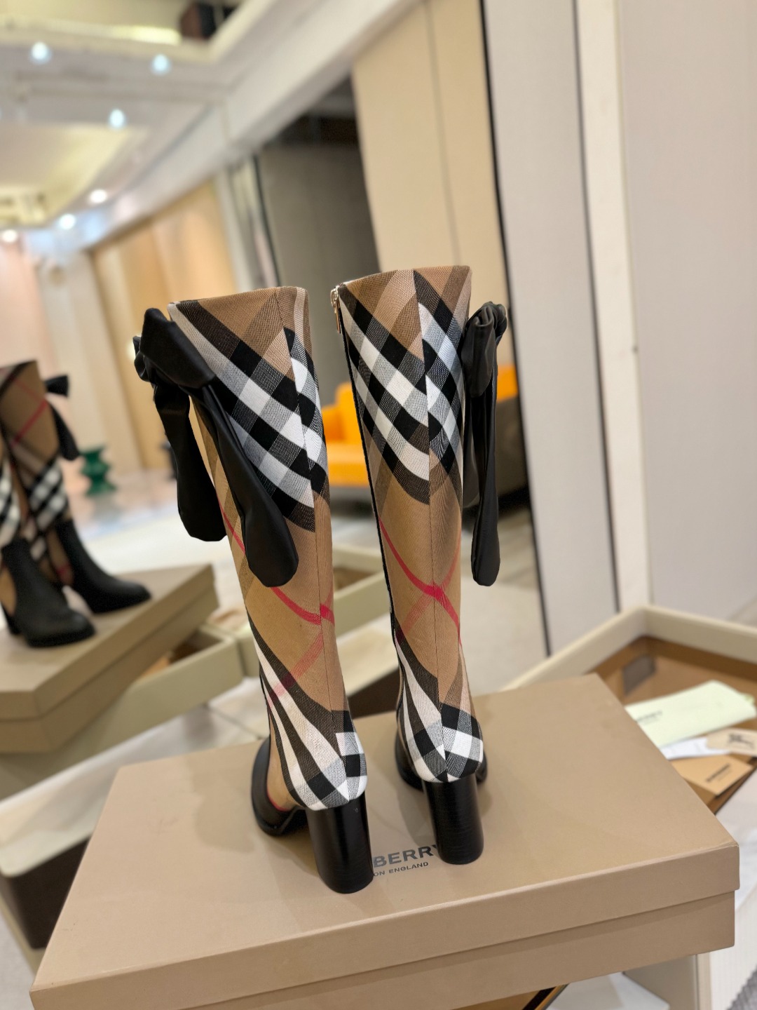 Burberryy 博柏利 𝑩𝒚𝒓𝒃𝒆𝒓𝒓𝒚𝒚💝 👠 𝘽𝙪𝙧𝙗𝙚𝙧𝙧𝙮𝙮 博柏利 2025 独家推出经典