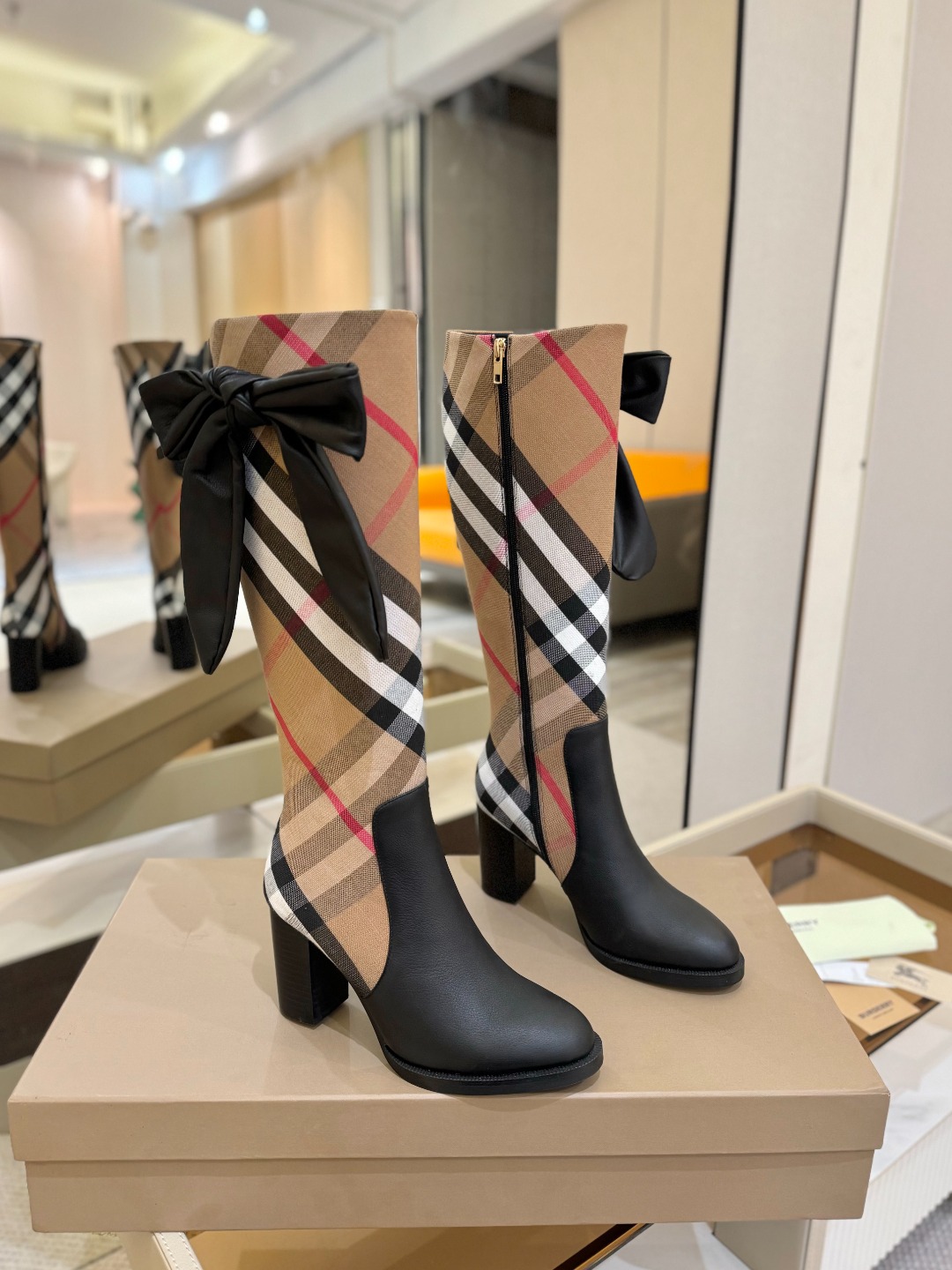 Burberryy 博柏利 𝑩𝒚𝒓𝒃𝒆𝒓𝒓𝒚𝒚💝 👠 𝘽𝙪𝙧𝙗𝙚𝙧𝙧𝙮𝙮 博柏利 2025 独家推出经典