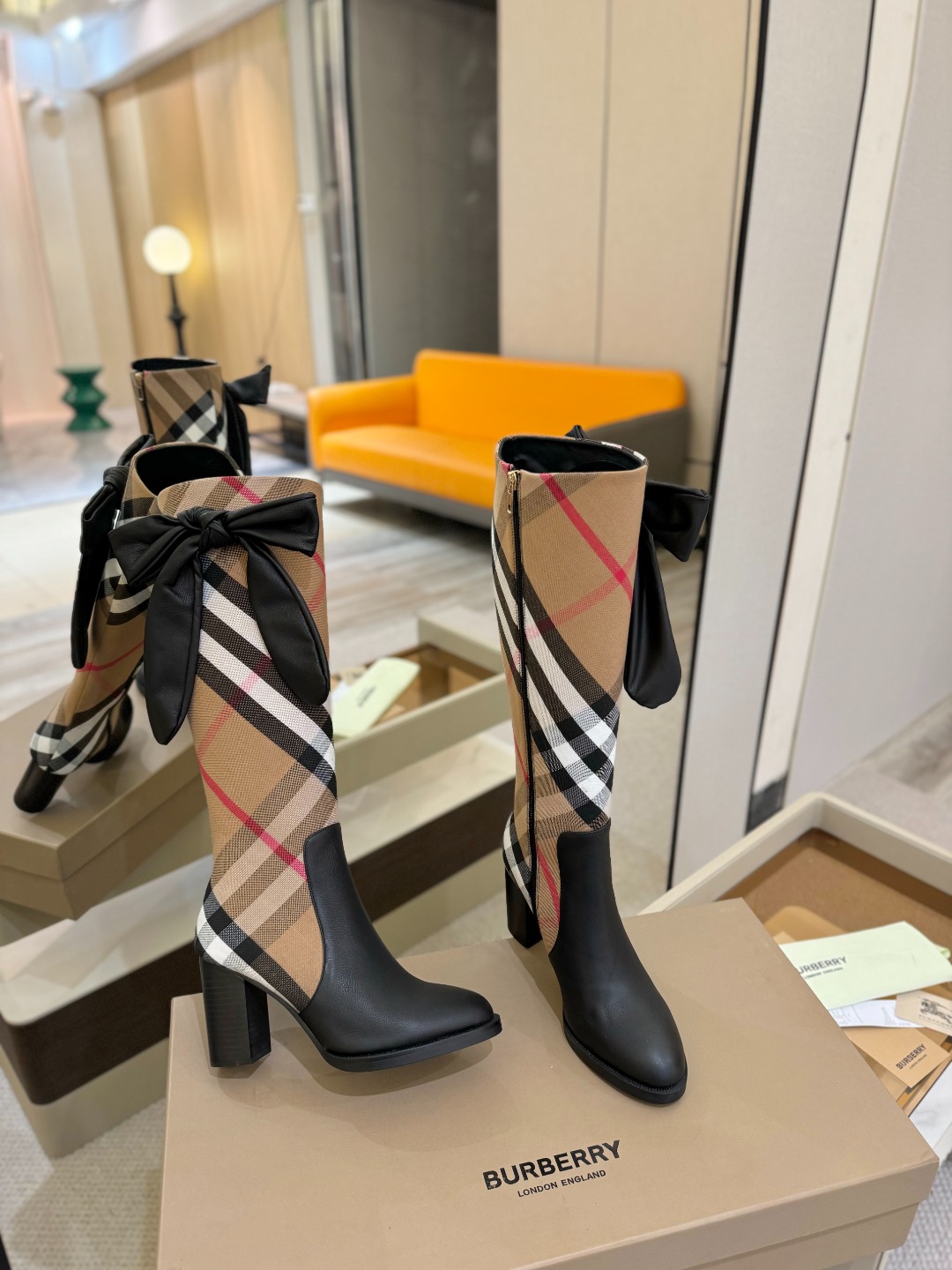Burberryy 博柏利 𝑩𝒚𝒓𝒃𝒆𝒓𝒓𝒚𝒚💝 👠 𝘽𝙪𝙧𝙗𝙚𝙧𝙧𝙮𝙮 博柏利 2025 独家推出经典