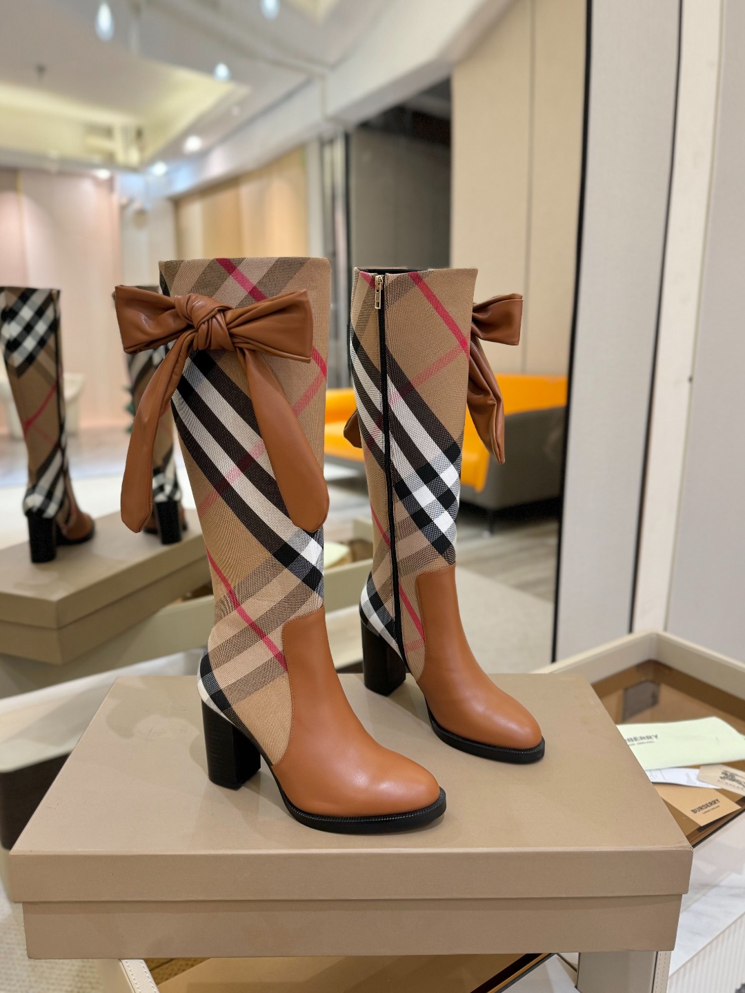 Burberryy 博柏利 𝑩𝒚𝒓𝒃𝒆𝒓𝒓𝒚𝒚💝 👠 𝘽𝙪𝙧𝙗𝙚𝙧𝙧𝙮𝙮 博柏利 2025 独家推出经典
