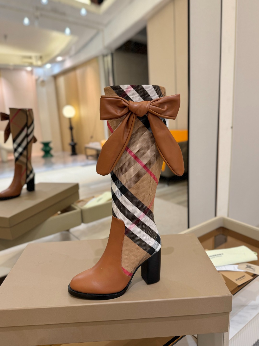 Burberryy 博柏利 𝑩𝒚𝒓𝒃𝒆𝒓𝒓𝒚𝒚💝 👠 𝘽𝙪𝙧𝙗𝙚𝙧𝙧𝙮𝙮 博柏利 2025 独家推出经典