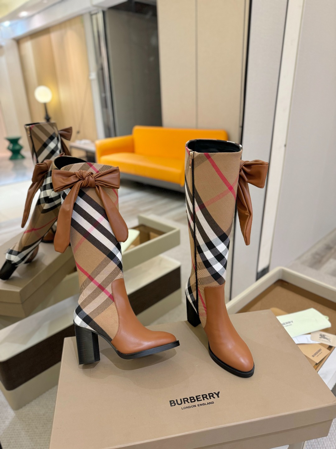 Burberryy 博柏利 𝑩𝒚𝒓𝒃𝒆𝒓𝒓𝒚𝒚💝 👠 𝘽𝙪𝙧𝙗𝙚𝙧𝙧𝙮𝙮 博柏利 2025 独家推出经典