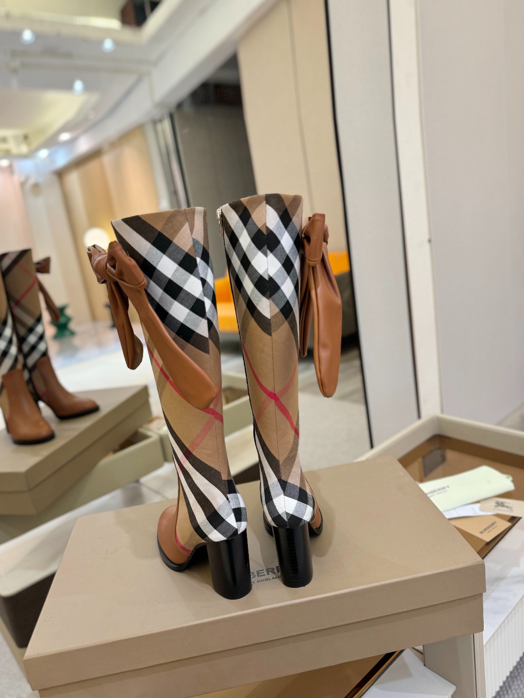 Burberryy 博柏利 𝑩𝒚𝒓𝒃𝒆𝒓𝒓𝒚𝒚💝 👠 𝘽𝙪𝙧𝙗𝙚𝙧𝙧𝙮𝙮 博柏利 2025 独家推出经典
