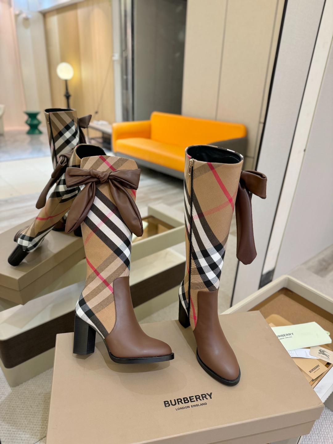Burberryy 博柏利 𝑩𝒚𝒓𝒃𝒆𝒓𝒓𝒚𝒚💝 👠 𝘽𝙪𝙧𝙗𝙚𝙧𝙧𝙮𝙮 博柏利 2025 独家推出经典