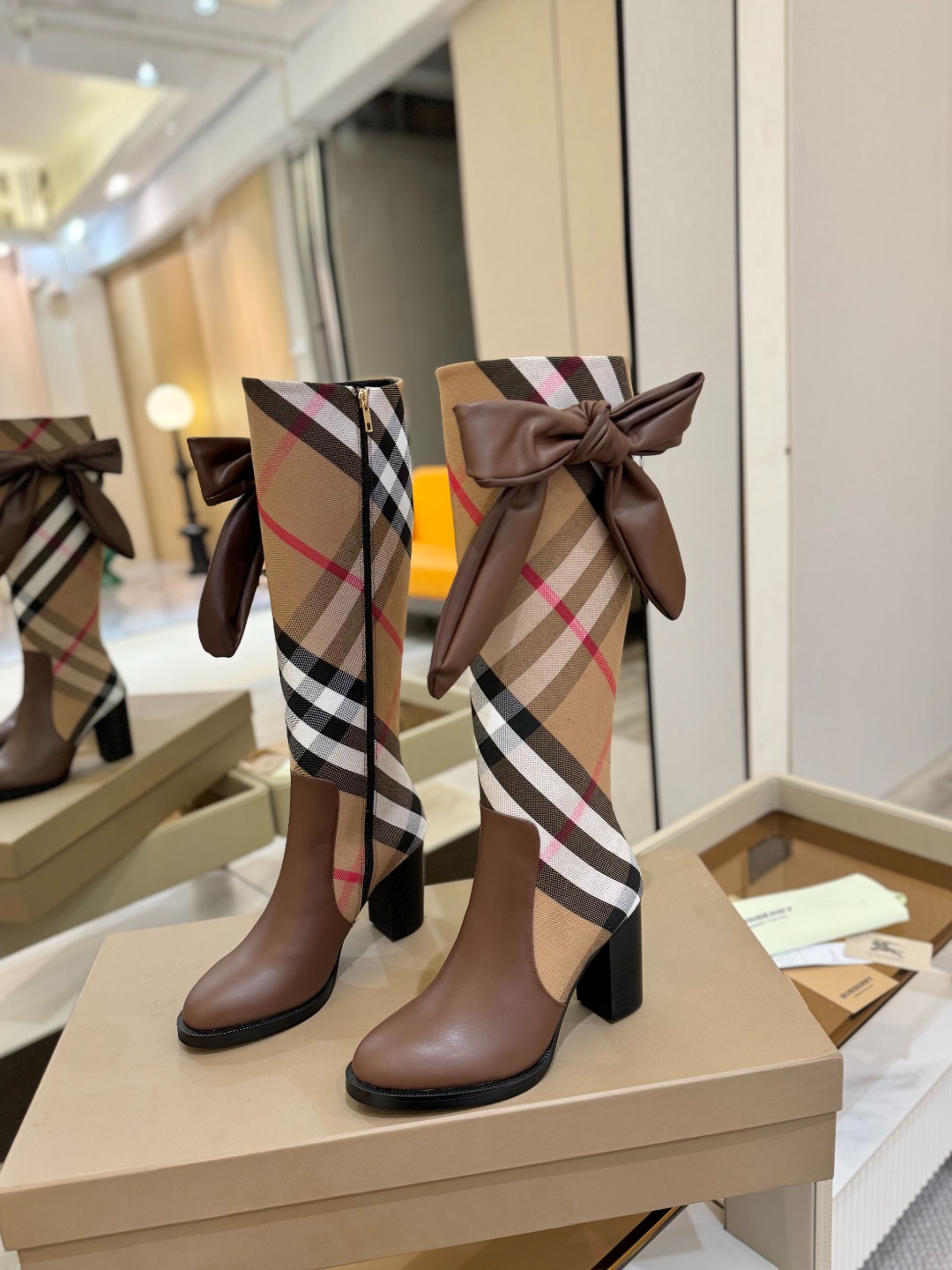 Burberryy 博柏利 𝑩𝒚𝒓𝒃𝒆𝒓𝒓𝒚𝒚💝 👠 𝘽𝙪𝙧𝙗𝙚𝙧𝙧𝙮𝙮 博柏利 2025 独家推出经典