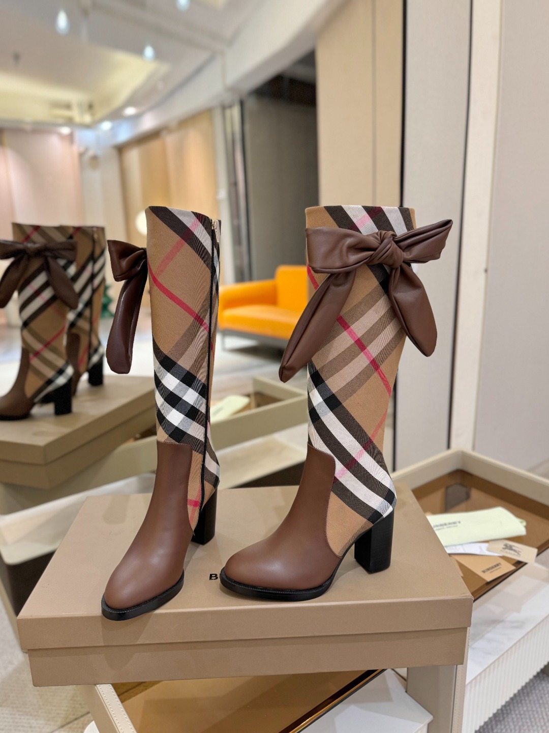 Burberryy 博柏利 𝑩𝒚𝒓𝒃𝒆𝒓𝒓𝒚𝒚💝 👠 𝘽𝙪𝙧𝙗𝙚𝙧𝙧𝙮𝙮 博柏利 2025 独家推出经典