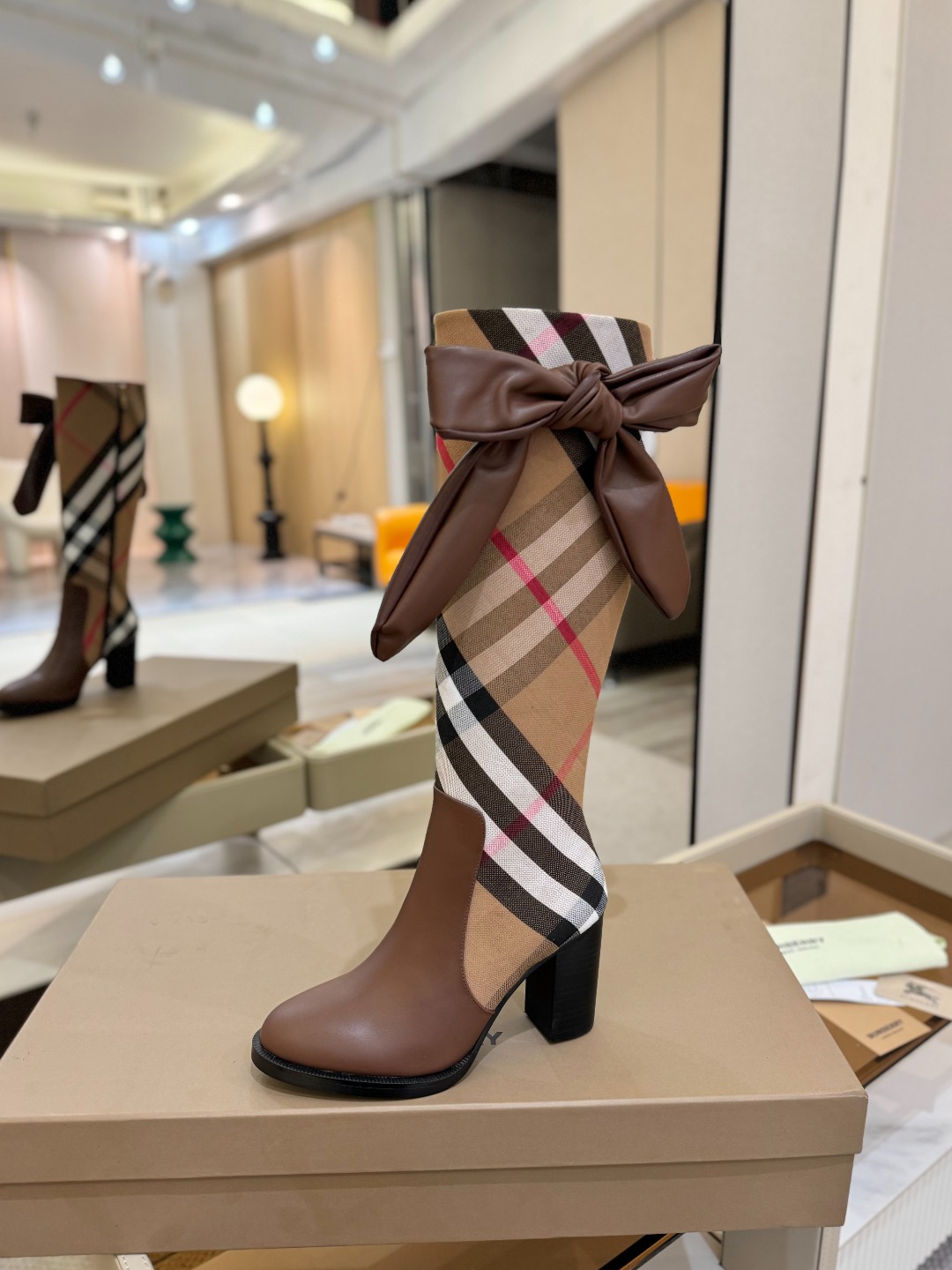 Burberryy 博柏利 𝑩𝒚𝒓𝒃𝒆𝒓𝒓𝒚𝒚💝 👠 𝘽𝙪𝙧𝙗𝙚𝙧𝙧𝙮𝙮 博柏利 2025 独家推出经典