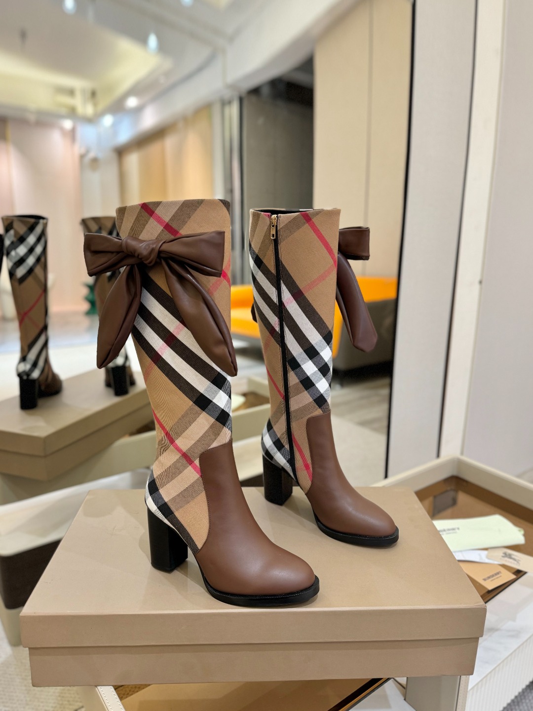 Burberryy 博柏利 𝑩𝒚𝒓𝒃𝒆𝒓𝒓𝒚𝒚💝 👠 𝘽𝙪𝙧𝙗𝙚𝙧𝙧𝙮𝙮 博柏利 2025 独家推出经典