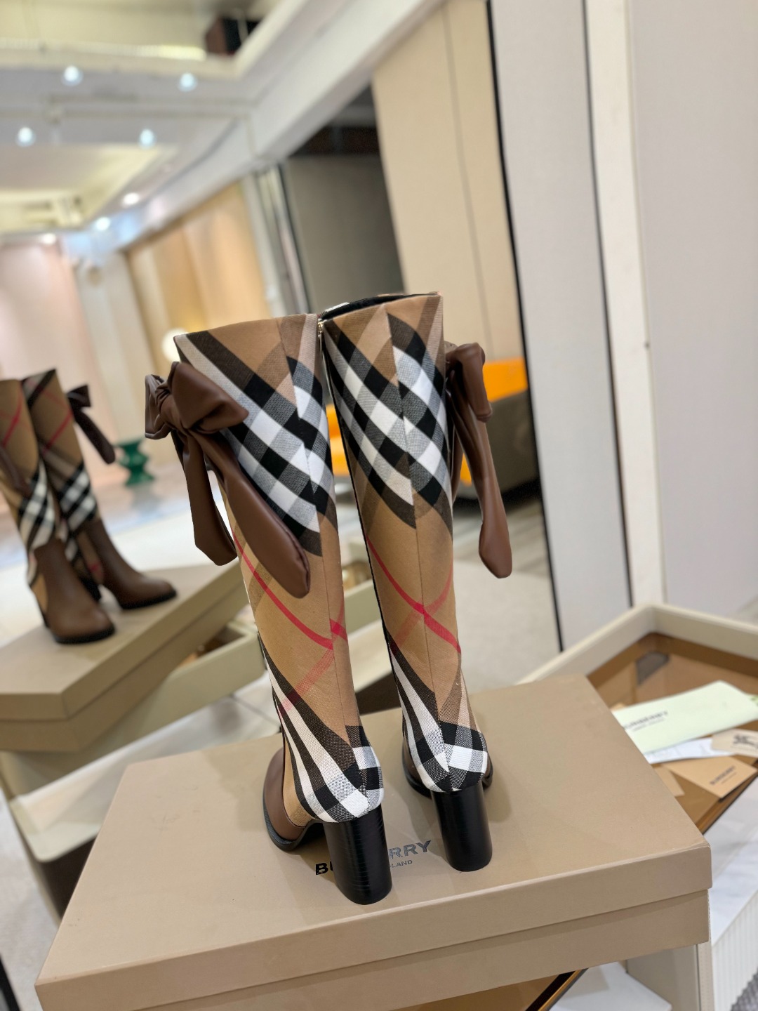 Burberryy 博柏利 𝑩𝒚𝒓𝒃𝒆𝒓𝒓𝒚𝒚💝 👠 𝘽𝙪𝙧𝙗𝙚𝙧𝙧𝙮𝙮 博柏利 2025 独家推出经典