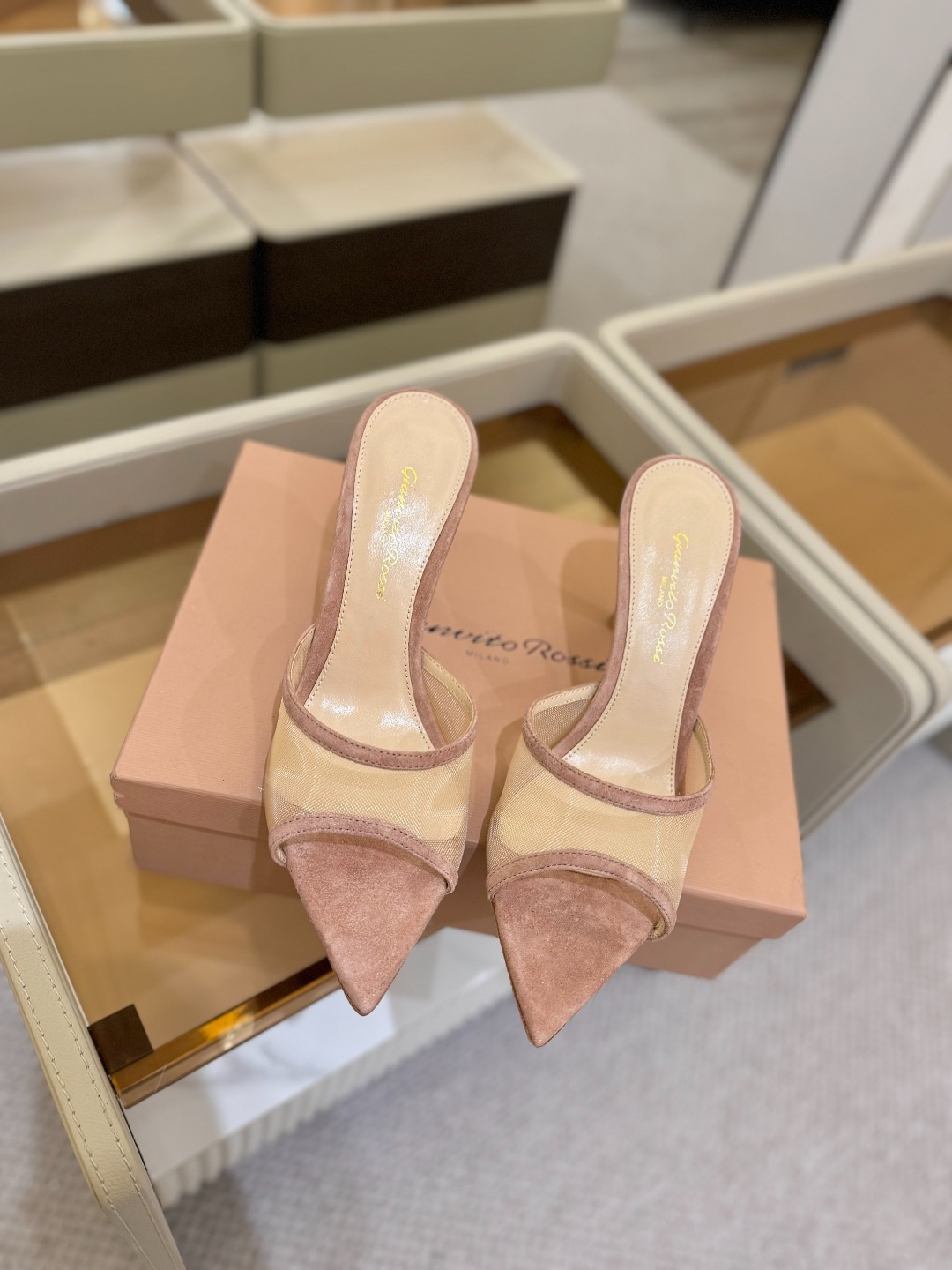 Gianvito Rossi 👠2025新款拖鞋原版开发 顶级版本 代购品质👡这双羊京搭配网高跟尖头后空