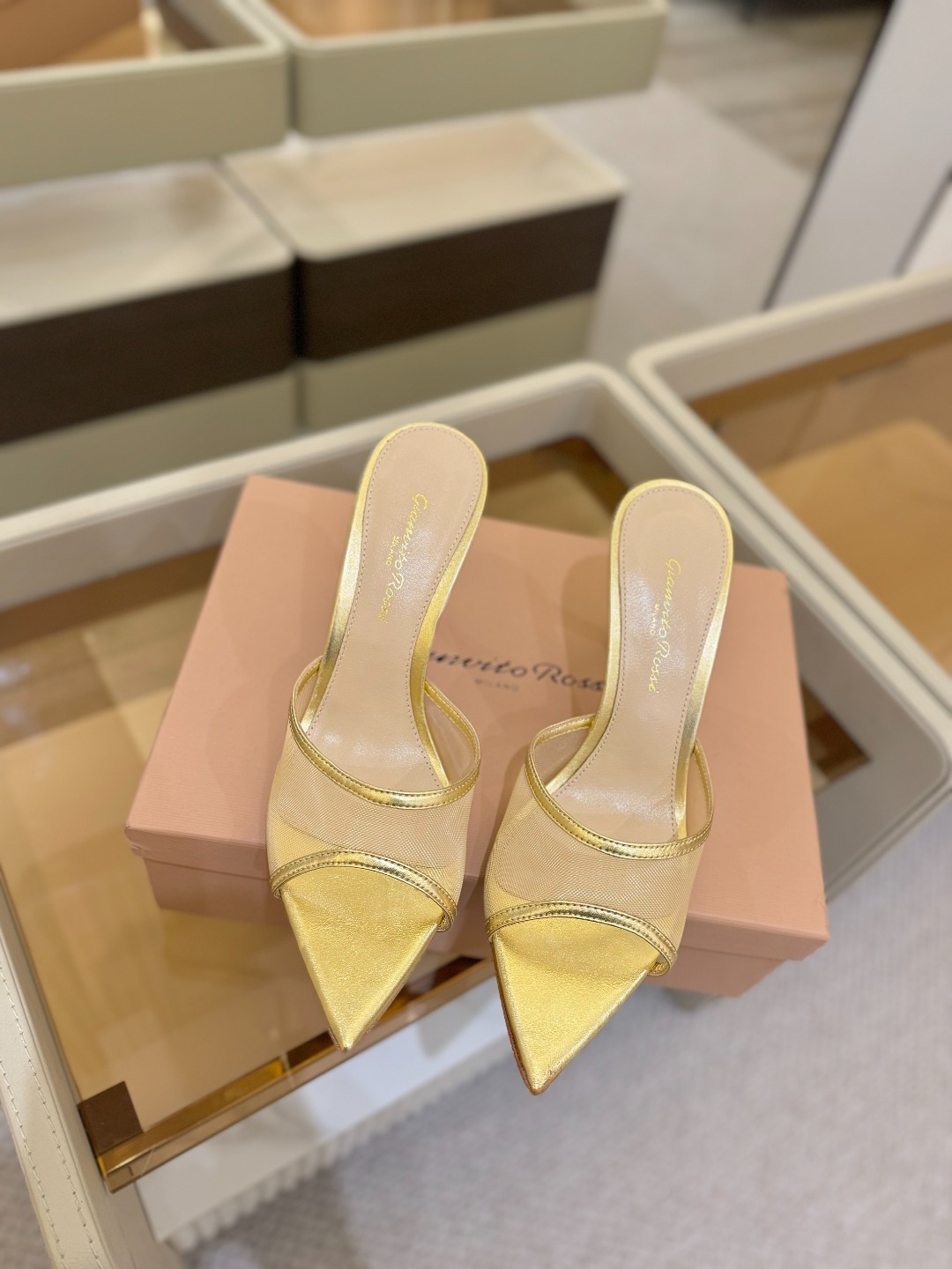 Gianvito Rossi 👠2025新款拖鞋原版开发 顶级版本 代购品质👡这双羊京搭配网高跟尖头后空