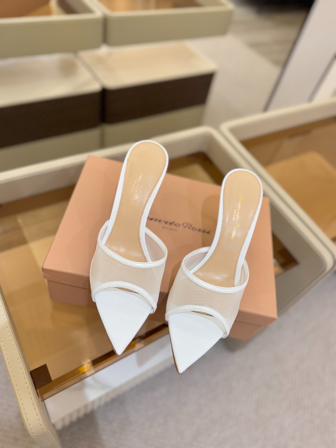 Gianvito Rossi 👠2025新款拖鞋原版开发 顶级版本 代购品质👡这双羊京搭配网高跟尖头后空
