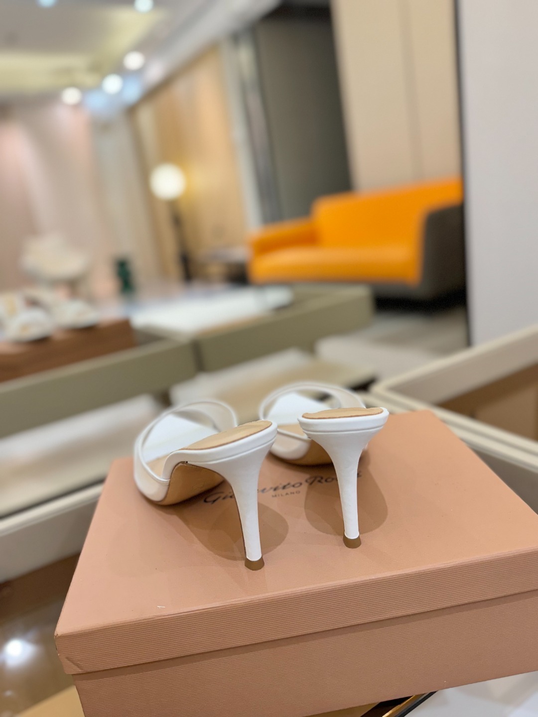 Gianvito Rossi 👠2025新款拖鞋原版开发 顶级版本 代购品质👡这双羊京搭配网高跟尖头后空