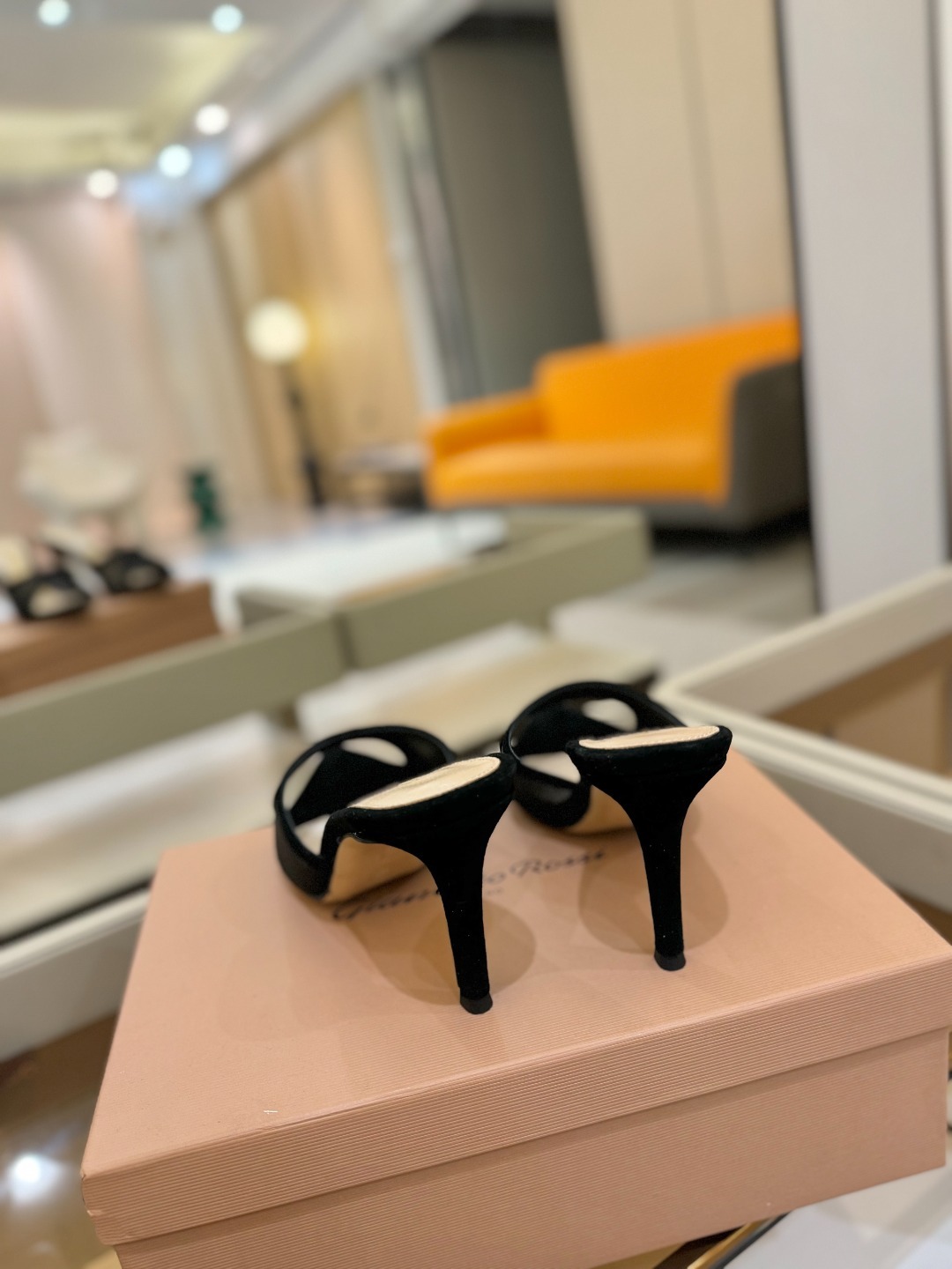 Gianvito Rossi 👠2025新款拖鞋原版开发 顶级版本 代购品质👡这双羊京搭配网高跟尖头后空