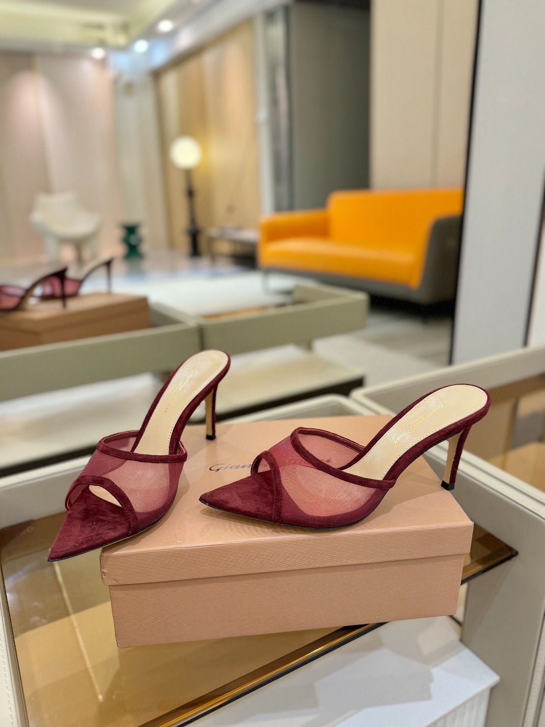 Gianvito Rossi 👠2025新款拖鞋原版开发 顶级版本 代购品质👡这双羊京搭配网高跟尖头后空