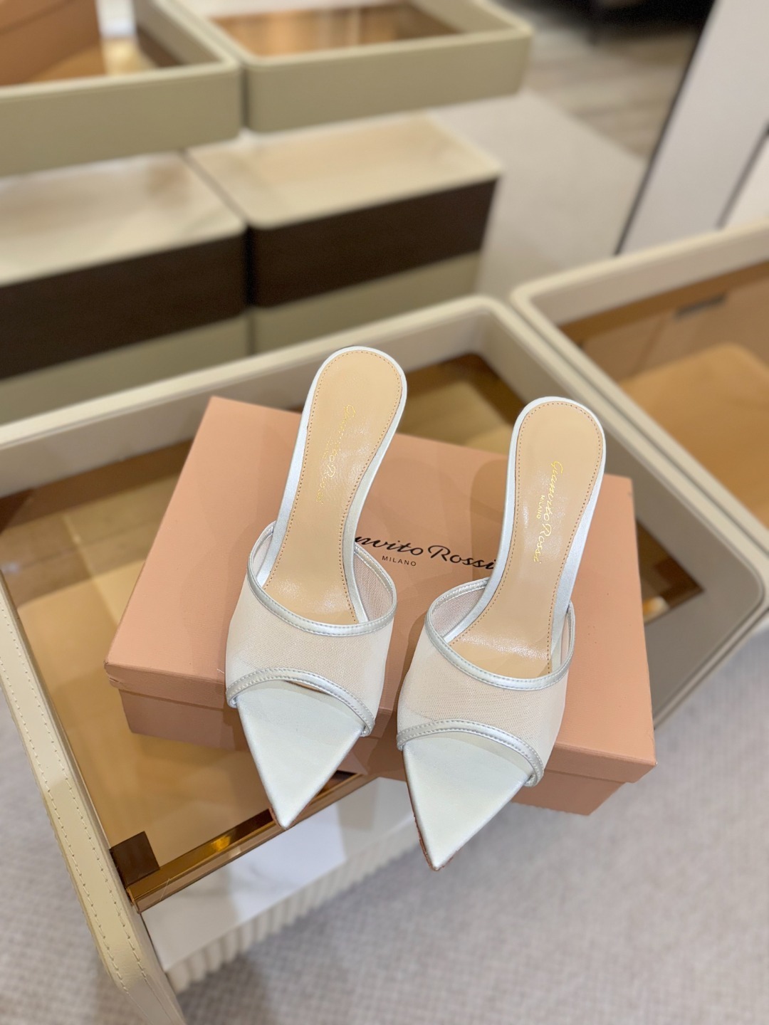 Gianvito Rossi 👠2025新款拖鞋原版开发 顶级版本 代购品质👡这双羊京搭配网高跟尖头后空