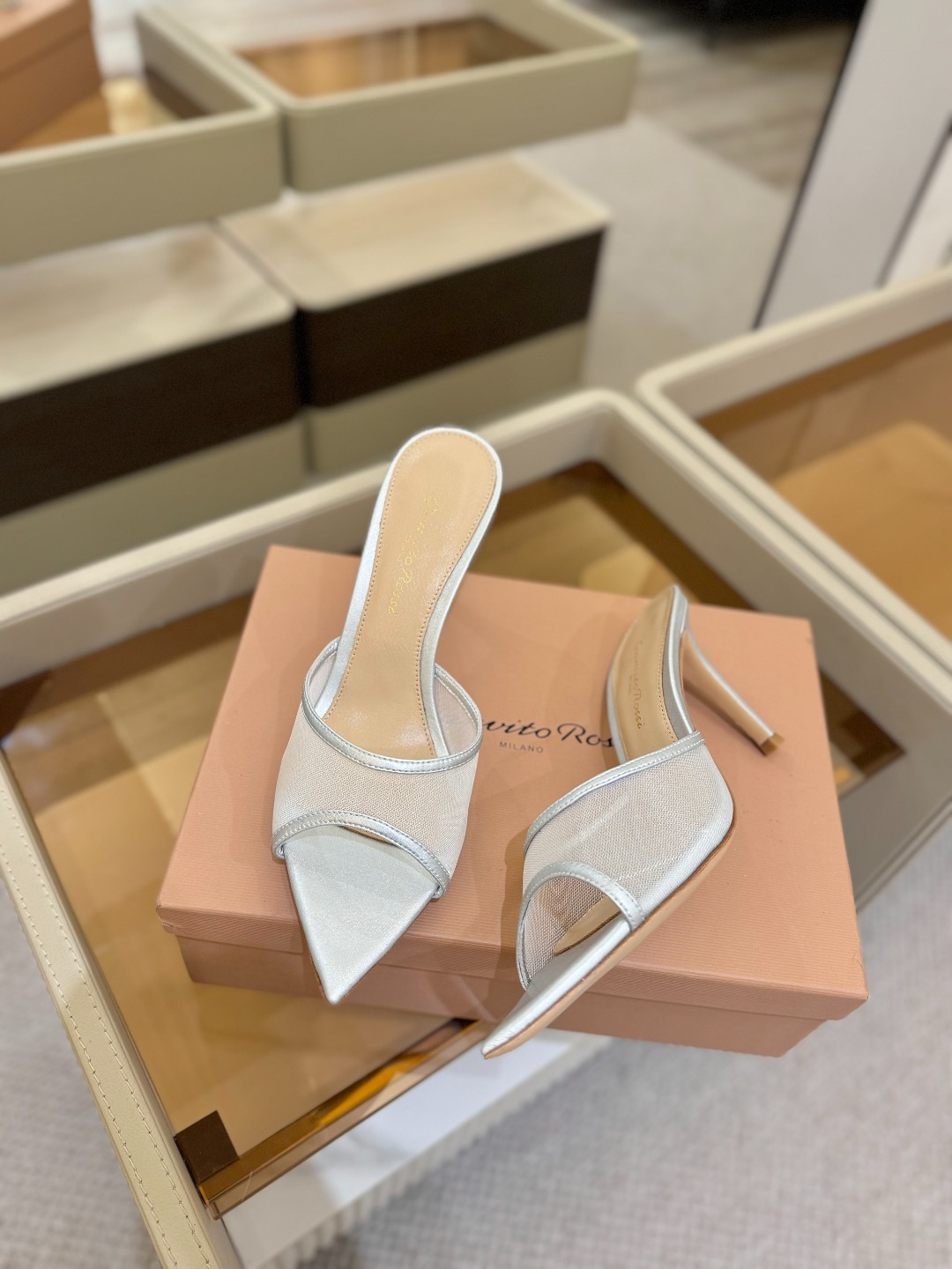 Gianvito Rossi 👠2025新款拖鞋原版开发 顶级版本 代购品质👡这双羊京搭配网高跟尖头后空