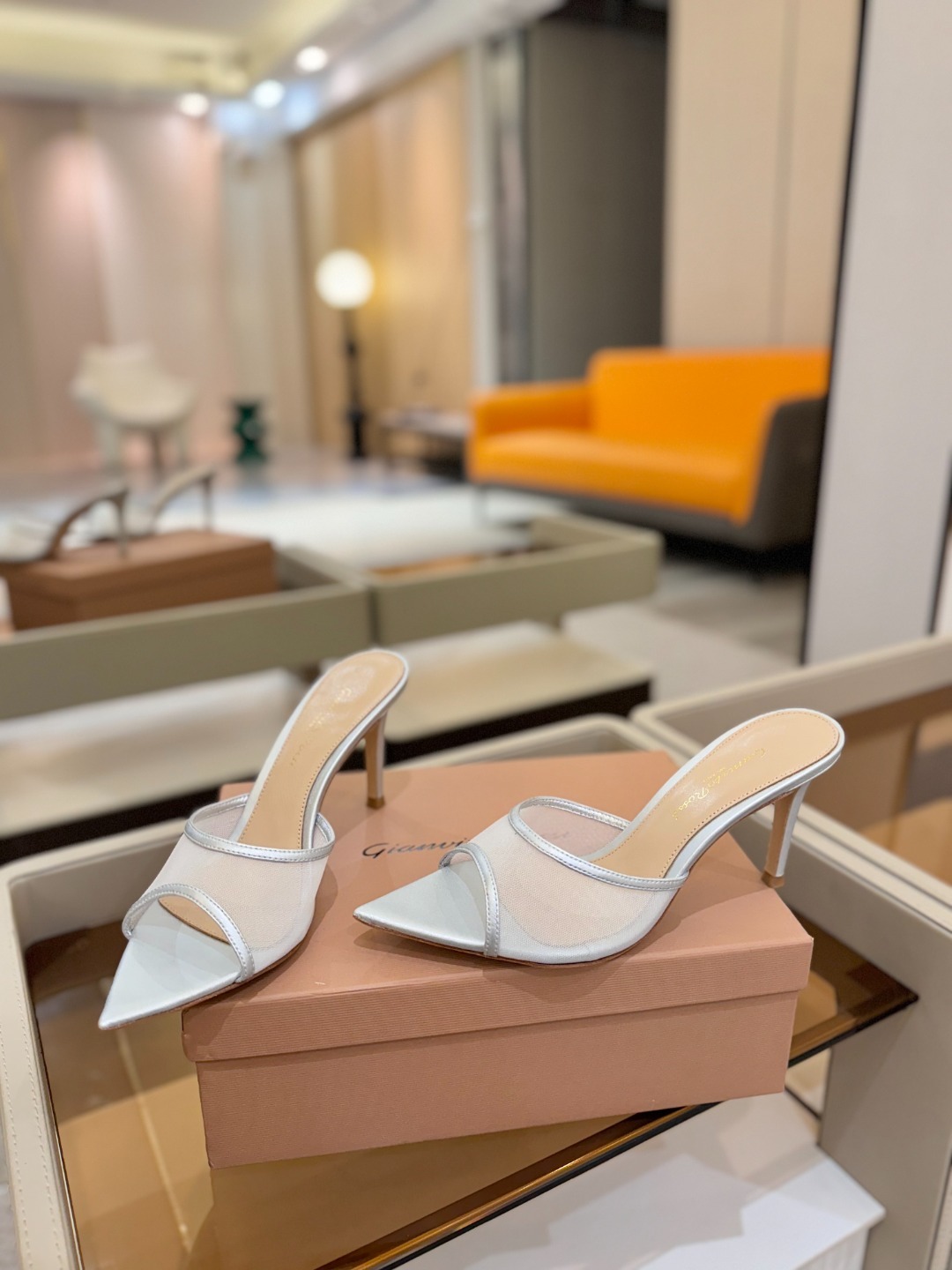 Gianvito Rossi 👠2025新款拖鞋原版开发 顶级版本 代购品质👡这双羊京搭配网高跟尖头后空