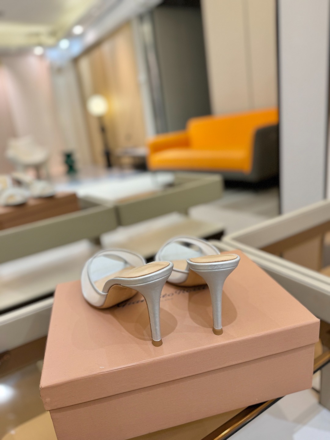 Gianvito Rossi 👠2025新款拖鞋原版开发 顶级版本 代购品质👡这双羊京搭配网高跟尖头后空