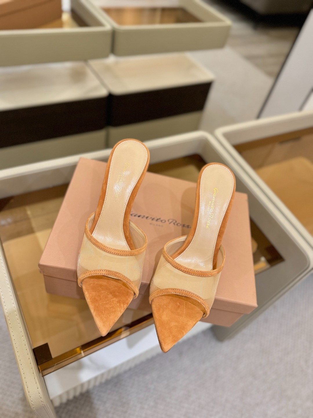 Gianvito Rossi 👠2025新款拖鞋原版开发 顶级版本 代购品质👡这双羊京搭配网高跟尖头后空