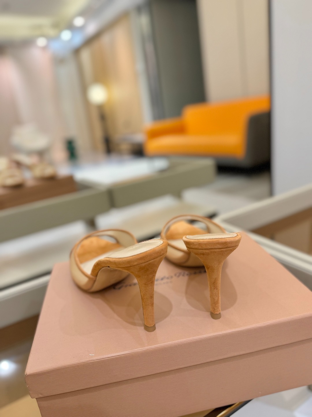Gianvito Rossi 👠2025新款拖鞋原版开发 顶级版本 代购品质👡这双羊京搭配网高跟尖头后空