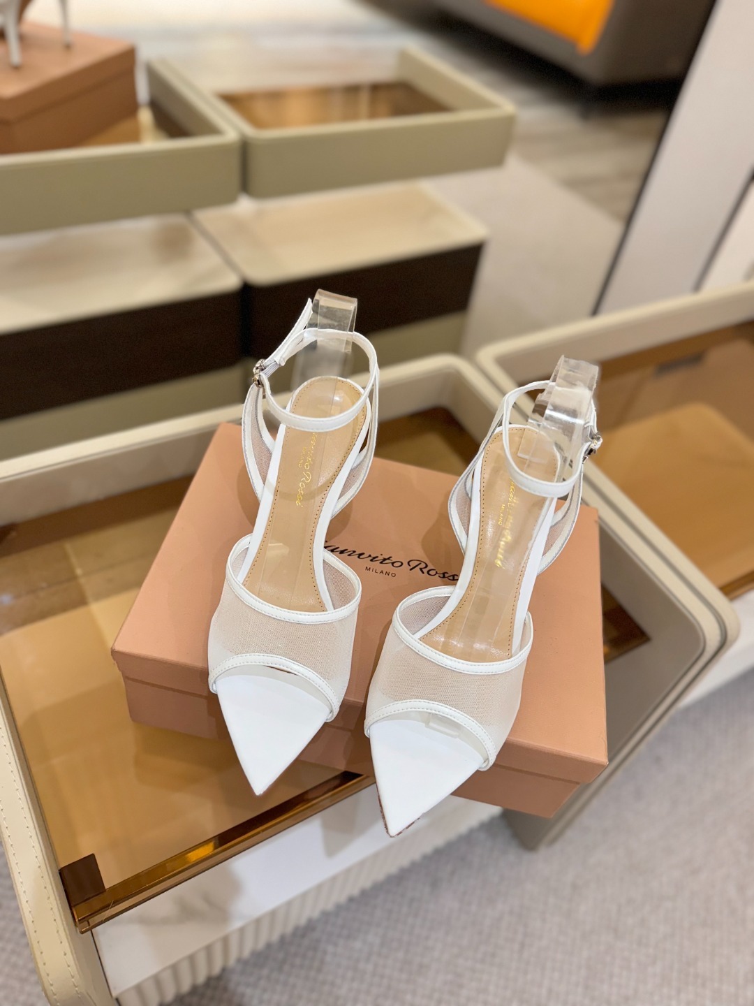 Gianvito Rossi 👠2025新款凉鞋原版开发 顶级版本 代购品质👡这双羊京搭配网高跟尖头凉鞋