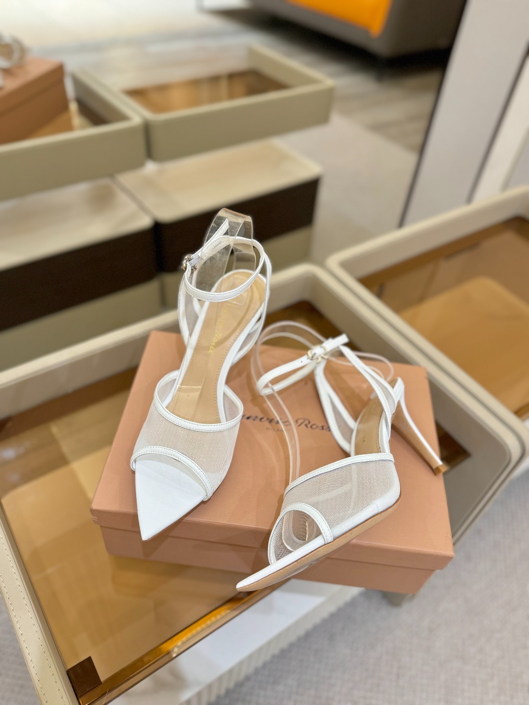 Gianvito Rossi 👠2025新款凉鞋原版开发 顶级版本 代购品质👡这双羊京搭配网高跟尖头凉鞋