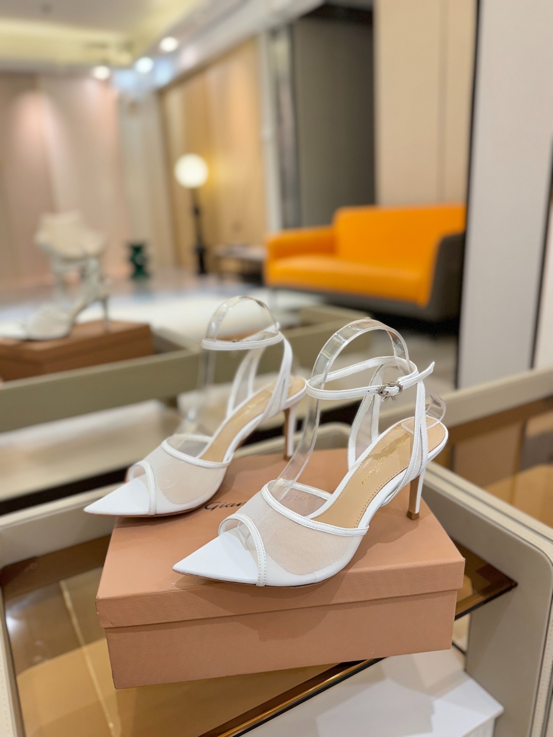 Gianvito Rossi 👠2025新款凉鞋原版开发 顶级版本 代购品质👡这双羊京搭配网高跟尖头凉鞋