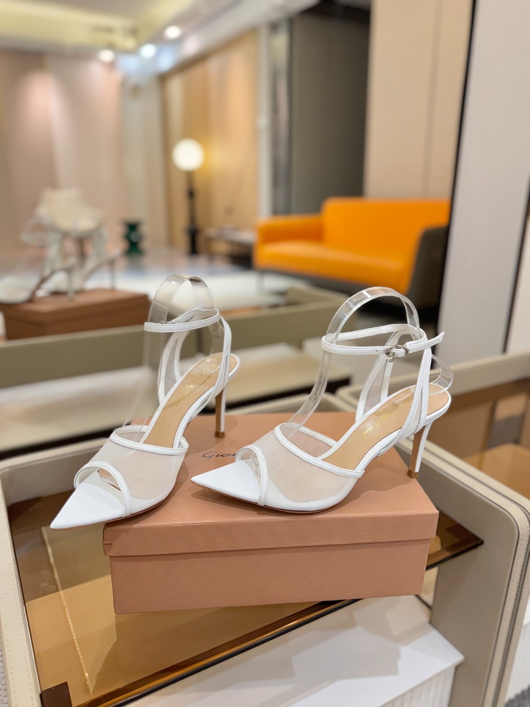 Gianvito Rossi 👠2025新款凉鞋原版开发 顶级版本 代购品质👡这双羊京搭配网高跟尖头凉鞋