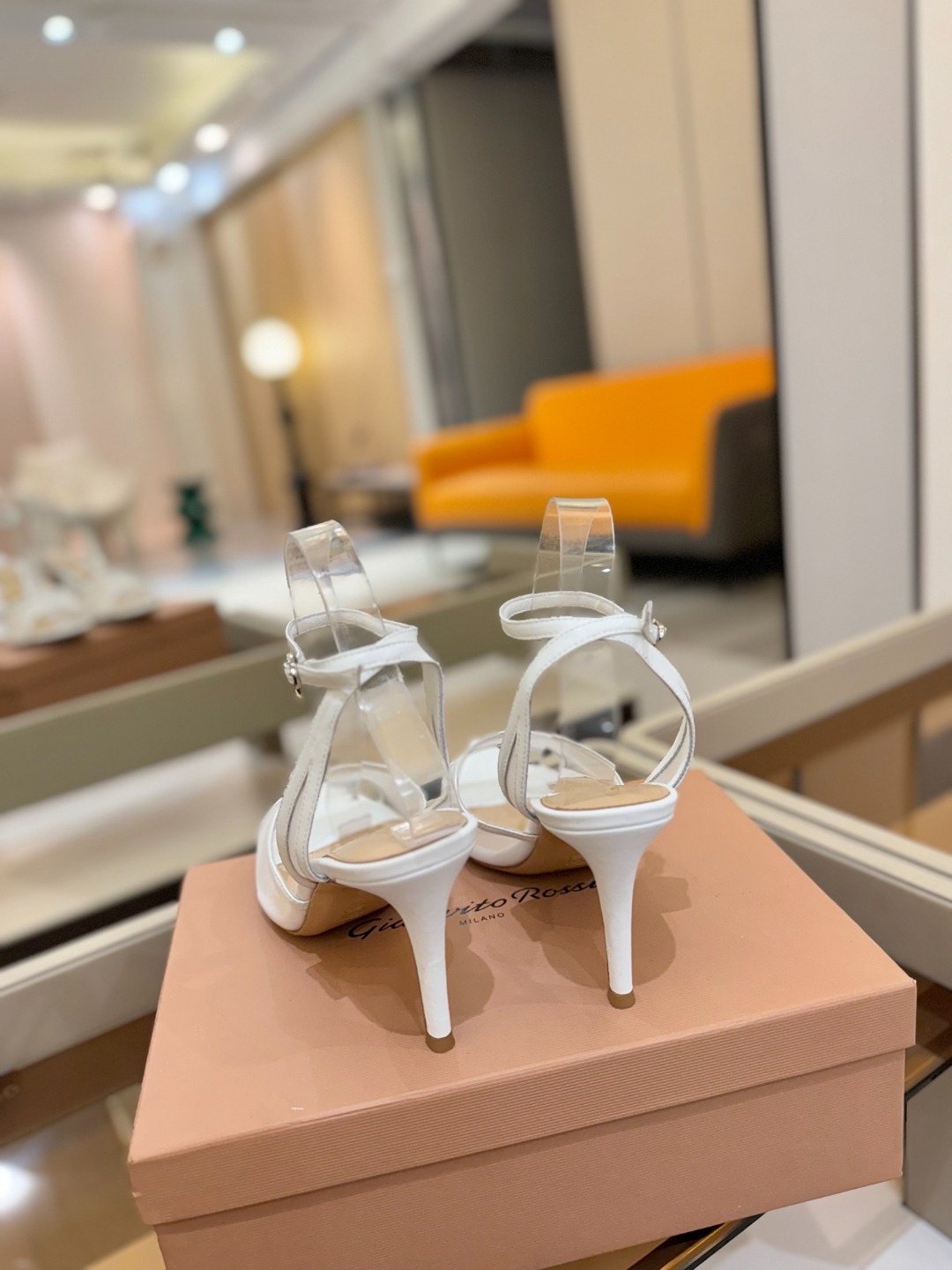 Gianvito Rossi 👠2025新款凉鞋原版开发 顶级版本 代购品质👡这双羊京搭配网高跟尖头凉鞋