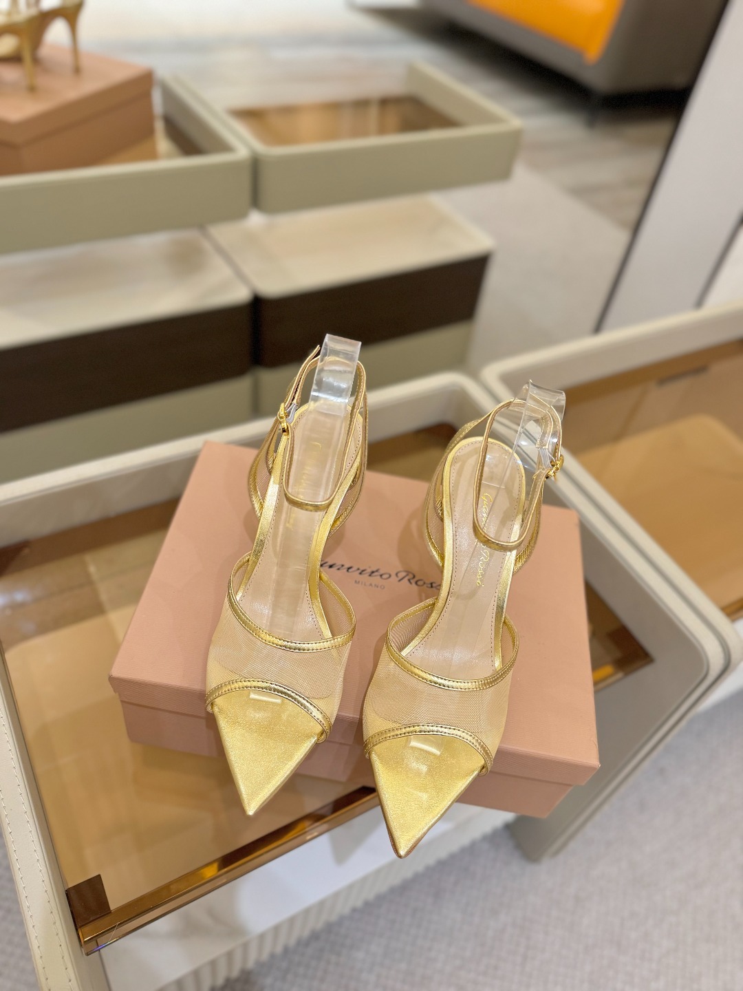 Gianvito Rossi 👠2025新款凉鞋原版开发 顶级版本 代购品质👡这双搭配网高跟尖头凉鞋,是