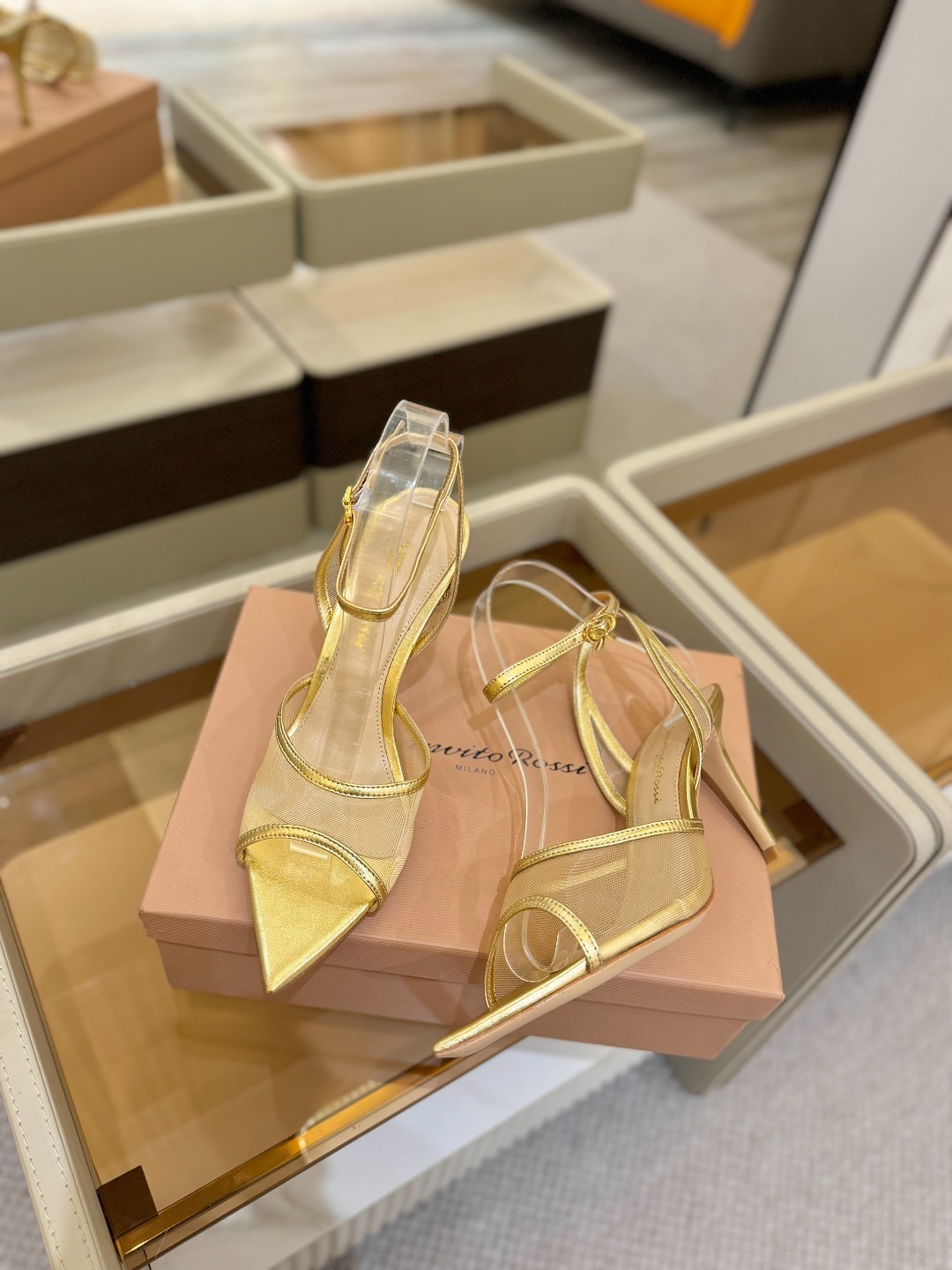 Gianvito Rossi 👠2025新款凉鞋原版开发 顶级版本 代购品质👡这双搭配网高跟尖头凉鞋,是
