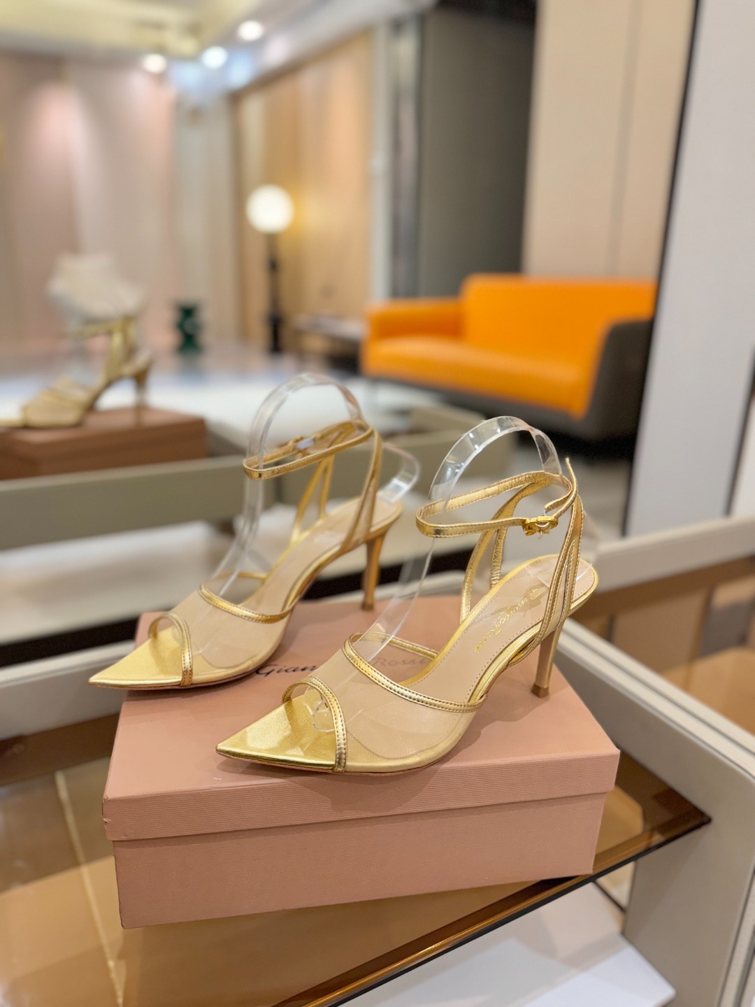 Gianvito Rossi 👠2025新款凉鞋原版开发 顶级版本 代购品质👡这双搭配网高跟尖头凉鞋,是