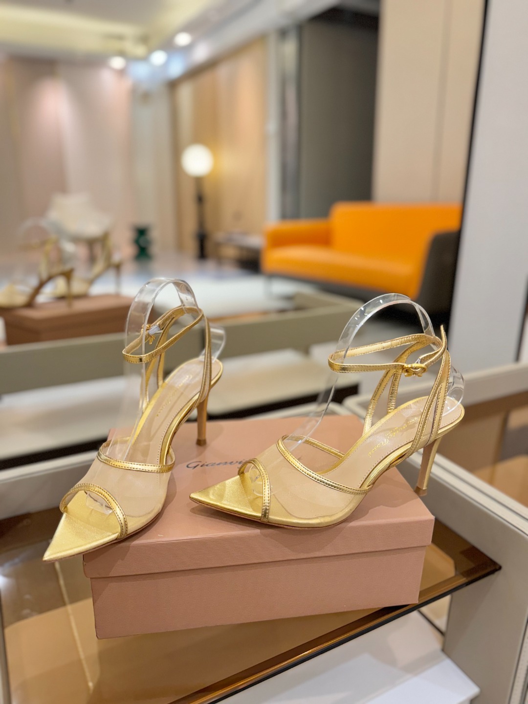 Gianvito Rossi 👠2025新款凉鞋原版开发 顶级版本 代购品质👡这双搭配网高跟尖头凉鞋,是