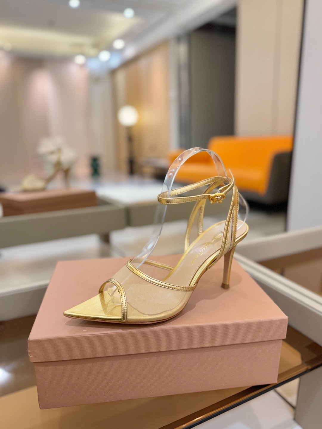Gianvito Rossi 👠2025新款凉鞋原版开发 顶级版本 代购品质👡这双搭配网高跟尖头凉鞋,是