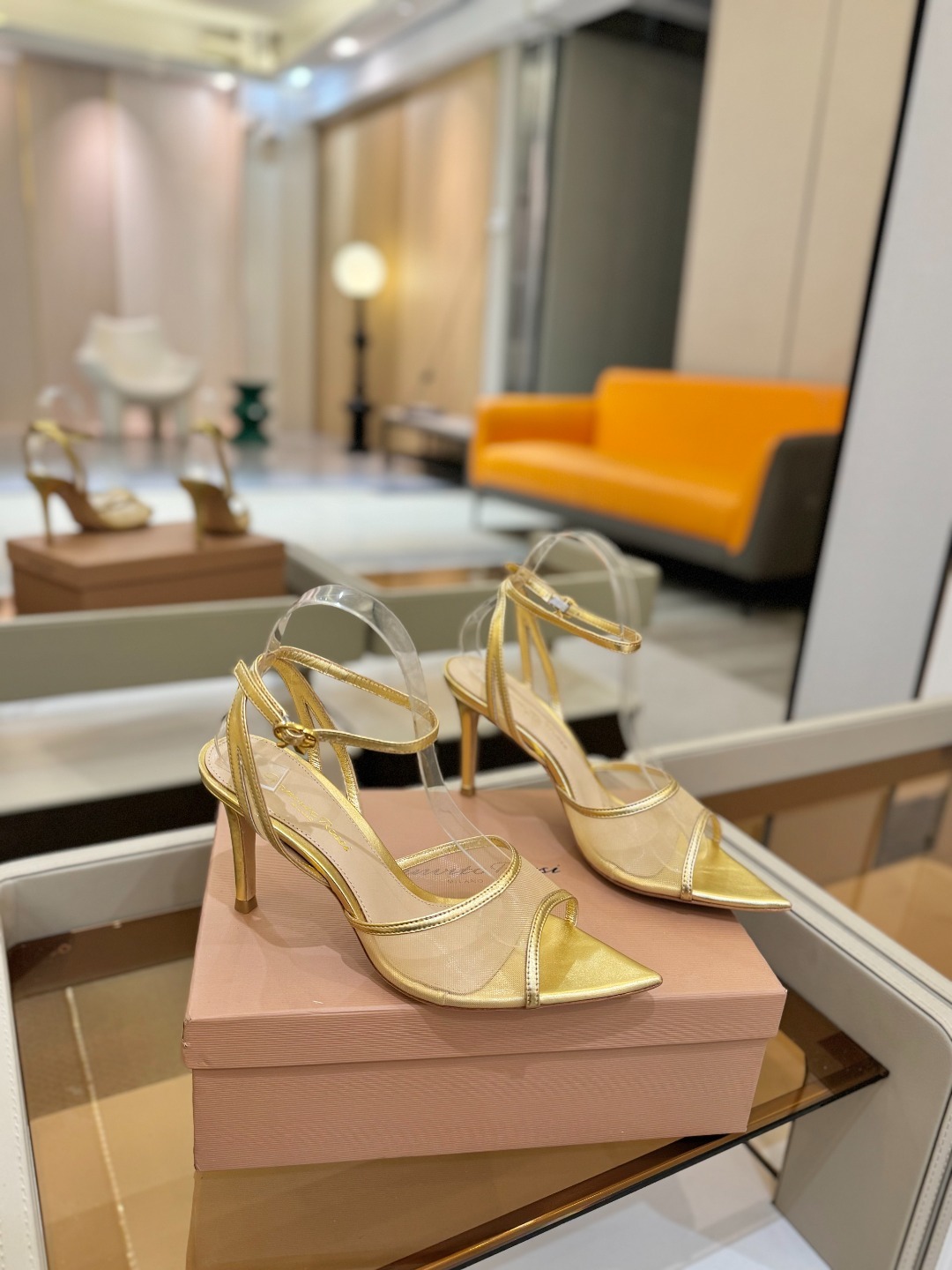 Gianvito Rossi 👠2025新款凉鞋原版开发 顶级版本 代购品质👡这双搭配网高跟尖头凉鞋,是