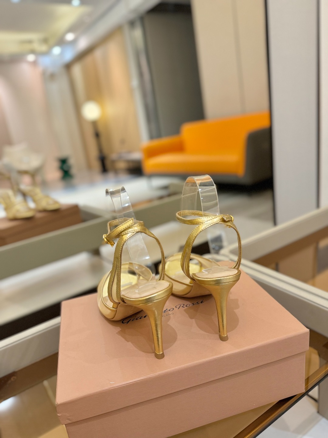 Gianvito Rossi 👠2025新款凉鞋原版开发 顶级版本 代购品质👡这双搭配网高跟尖头凉鞋,是