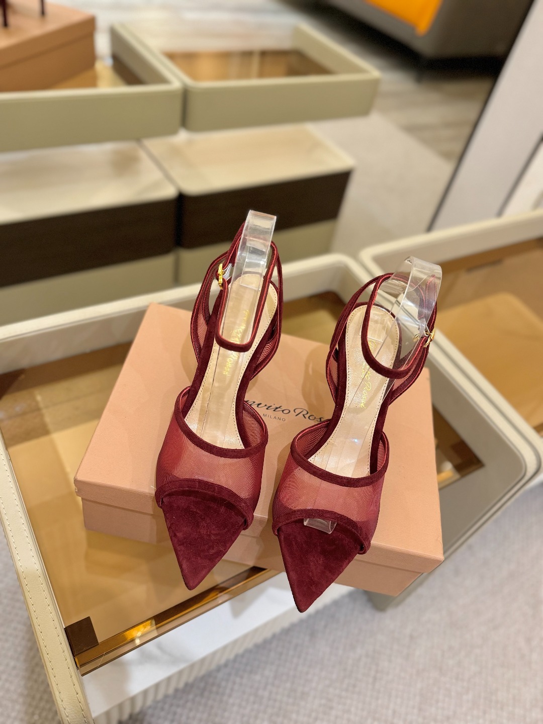 Gianvito Rossi 👠2025新款凉鞋原版开发 顶级版本 代购品质👡这双搭配网高跟尖头凉鞋,是