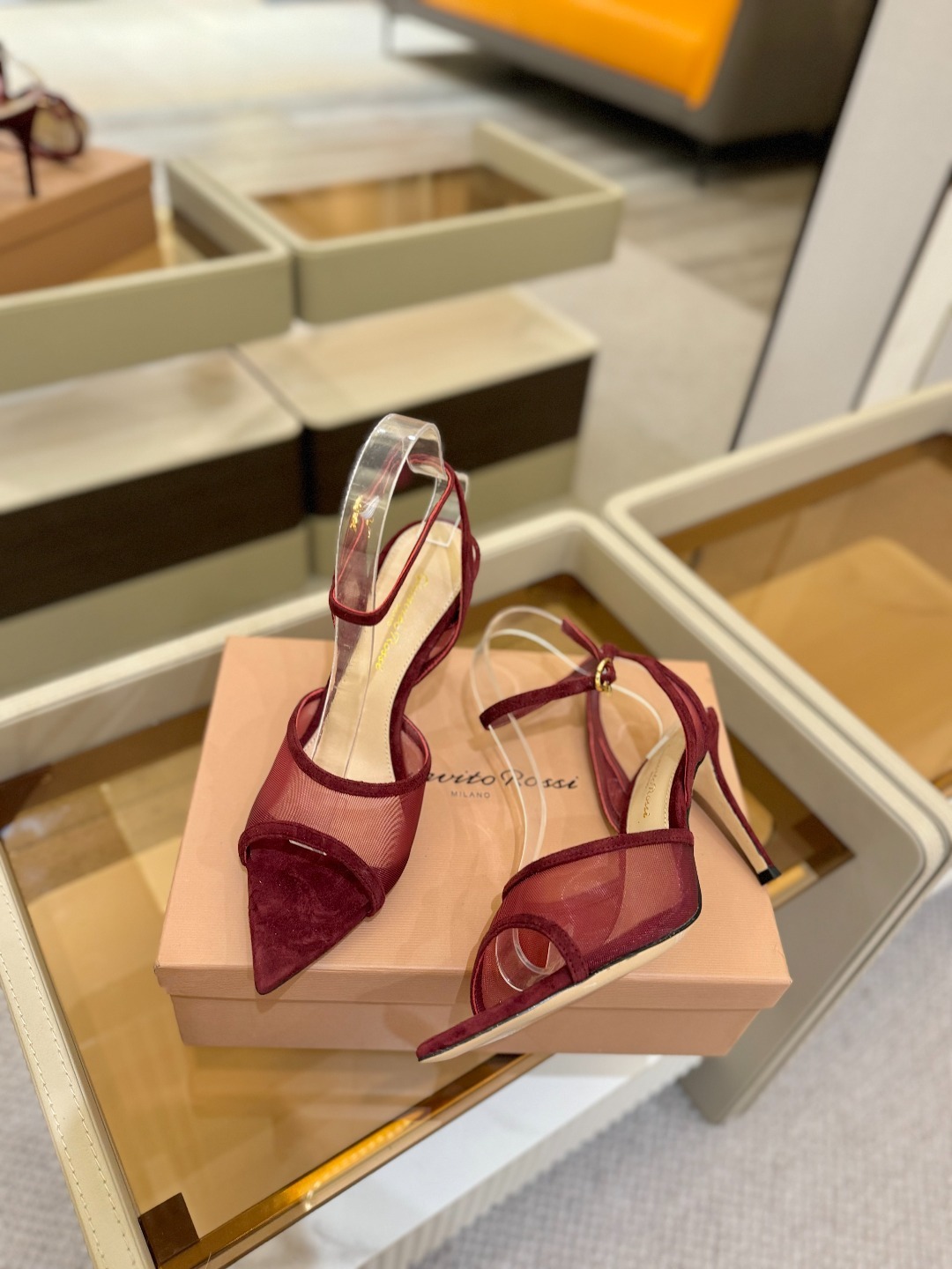 Gianvito Rossi 👠2025新款凉鞋原版开发 顶级版本 代购品质👡这双搭配网高跟尖头凉鞋,是