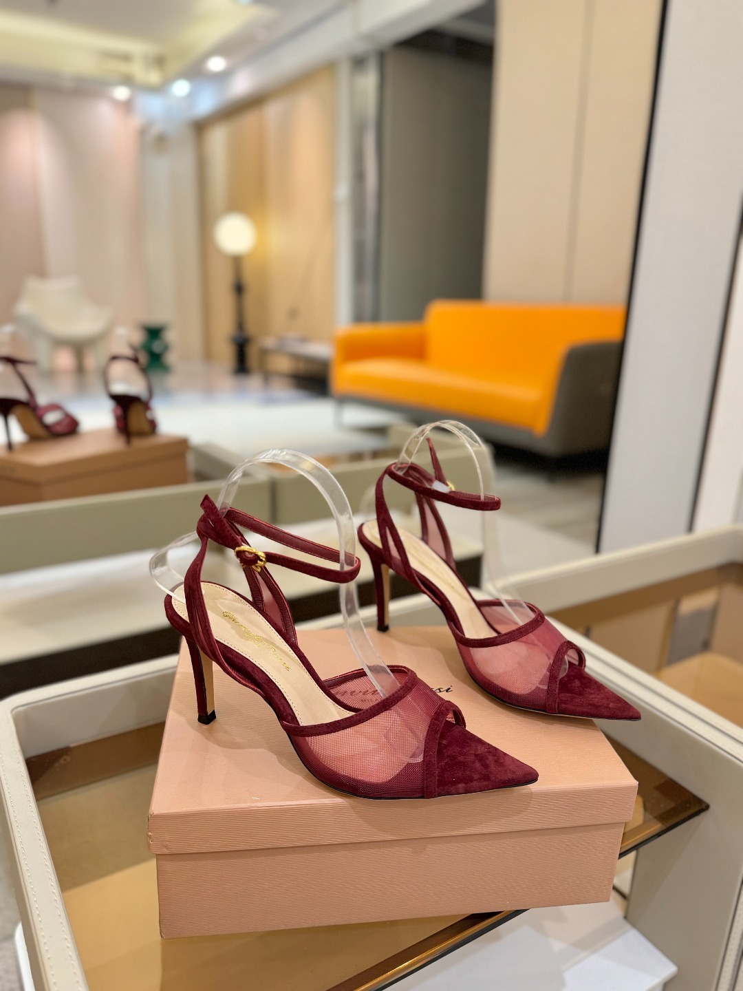 Gianvito Rossi 👠2025新款凉鞋原版开发 顶级版本 代购品质👡这双搭配网高跟尖头凉鞋,是