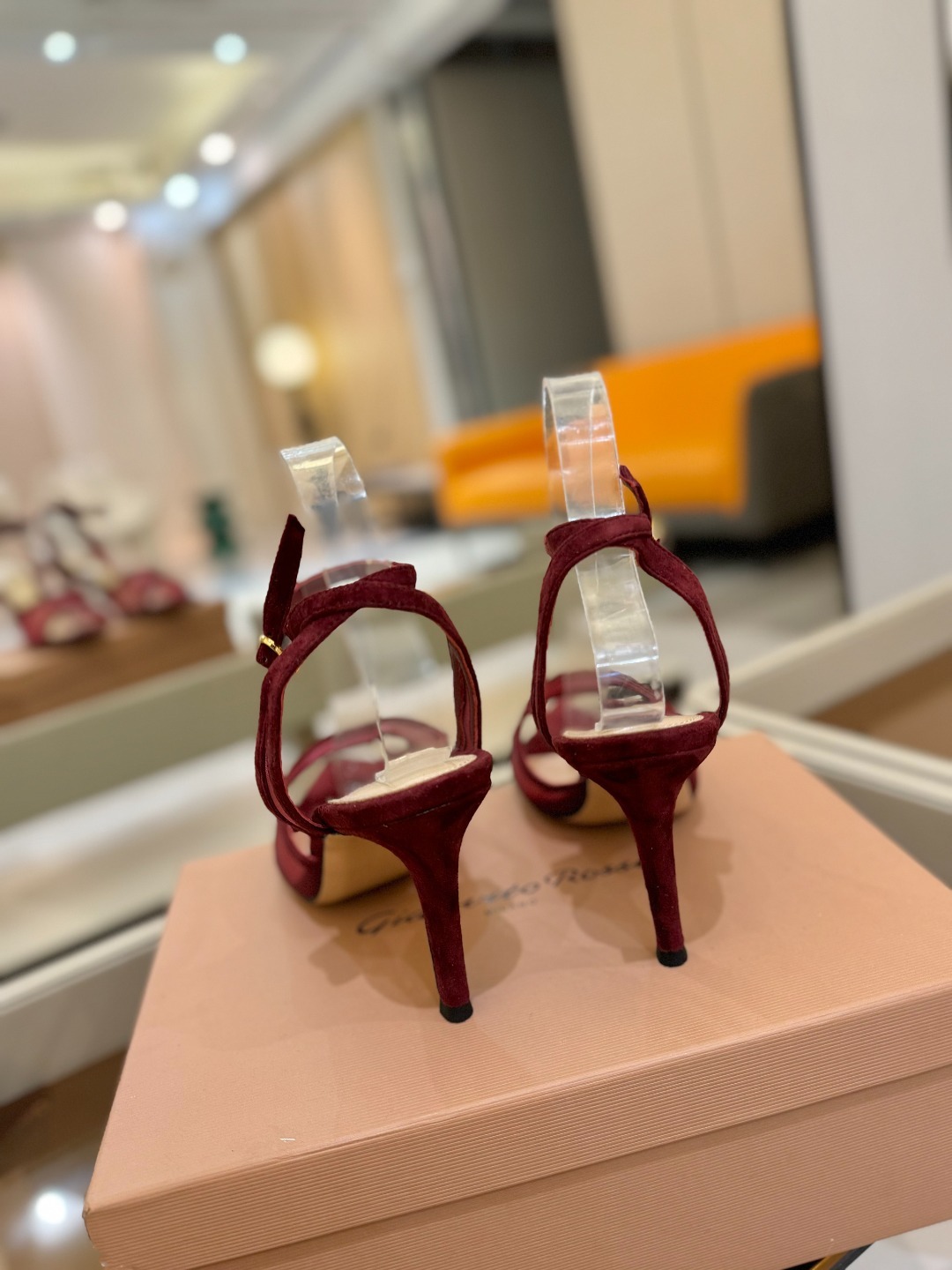 Gianvito Rossi 👠2025新款凉鞋原版开发 顶级版本 代购品质👡这双搭配网高跟尖头凉鞋,是