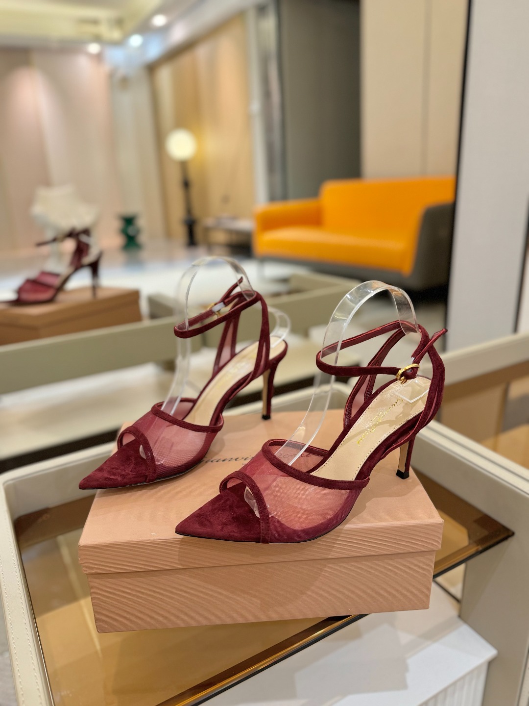 Gianvito Rossi 👠2025新款凉鞋原版开发 顶级版本 代购品质👡这双搭配网高跟尖头凉鞋,是