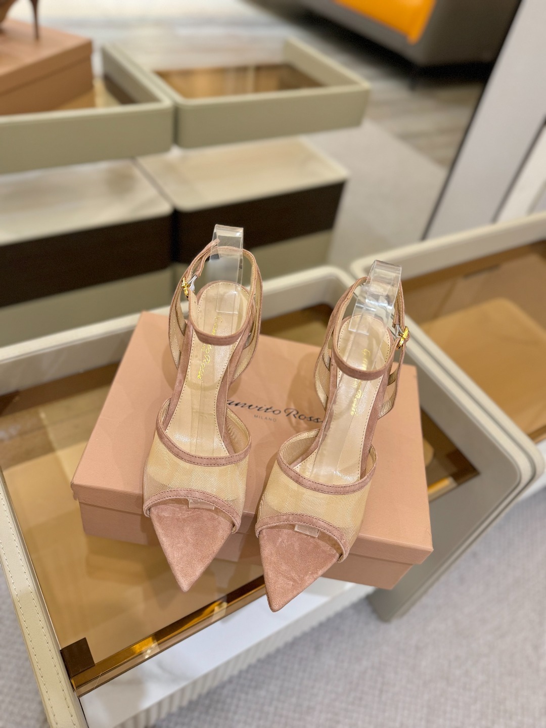 Gianvito Rossi 👠2025新款凉鞋原版开发 顶级版本 代购品质👡这双搭配网高跟尖头凉鞋,是