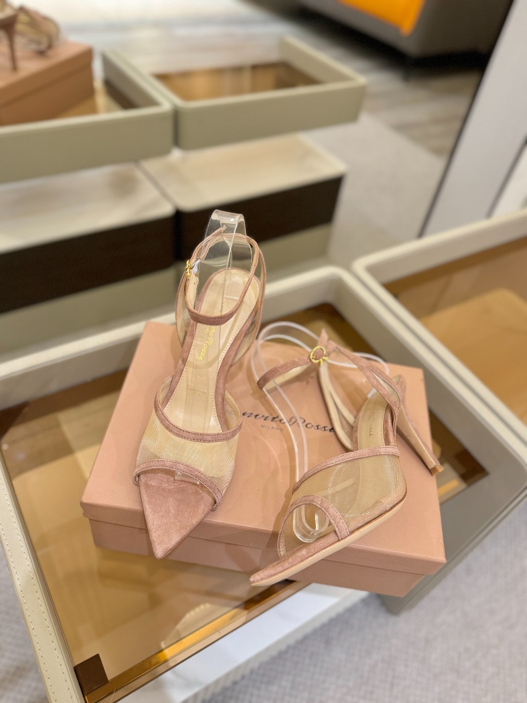 Gianvito Rossi 👠2025新款凉鞋原版开发 顶级版本 代购品质👡这双搭配网高跟尖头凉鞋,是