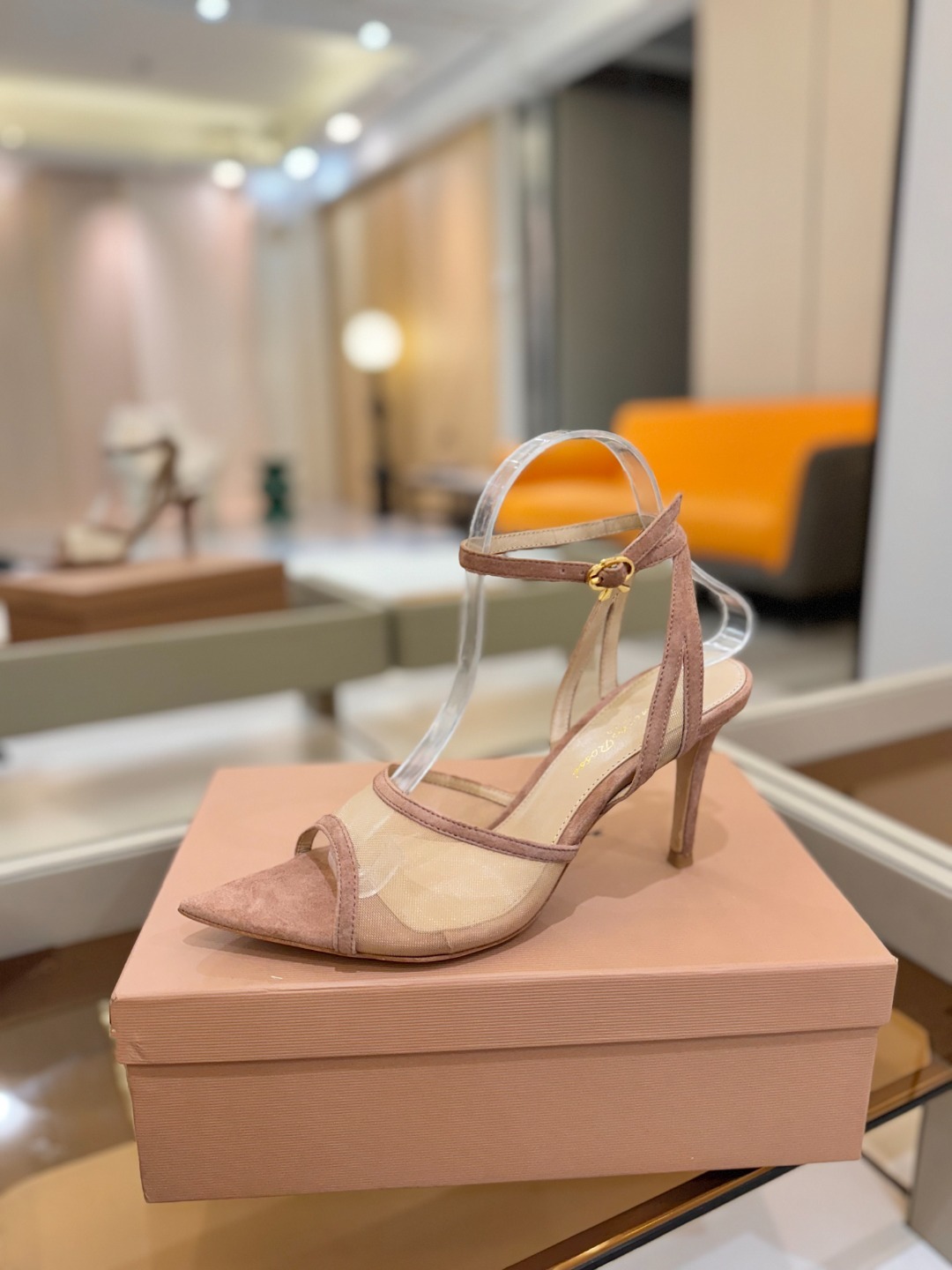 Gianvito Rossi 👠2025新款凉鞋原版开发 顶级版本 代购品质👡这双搭配网高跟尖头凉鞋,是