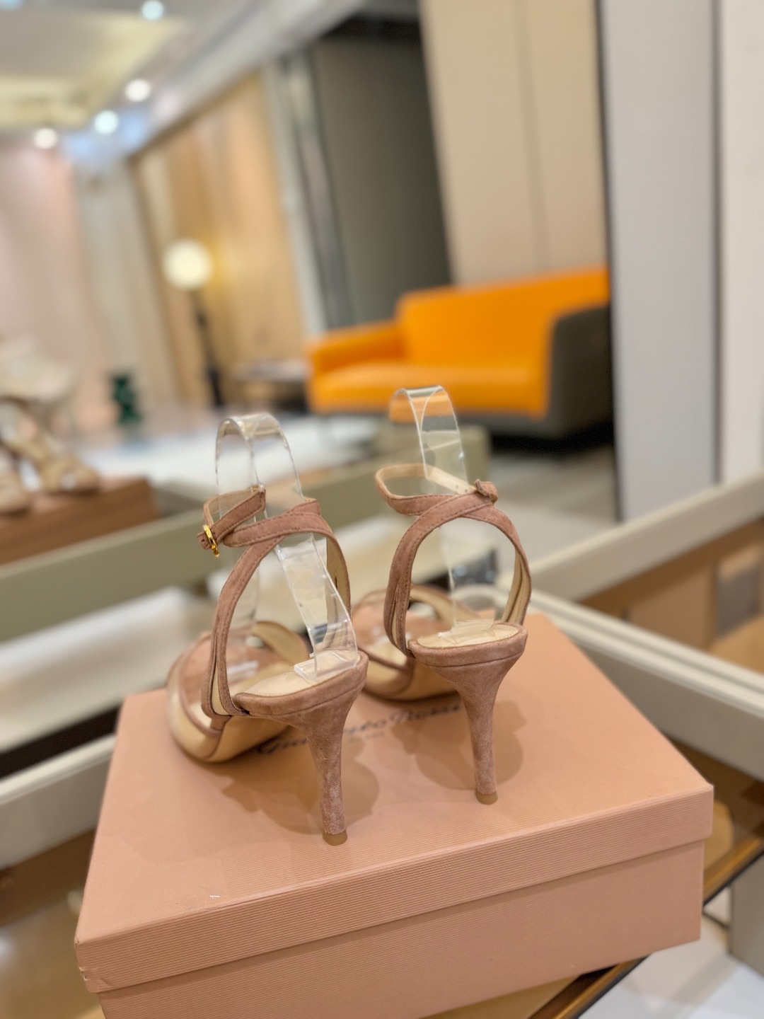 Gianvito Rossi 👠2025新款凉鞋原版开发 顶级版本 代购品质👡这双搭配网高跟尖头凉鞋,是