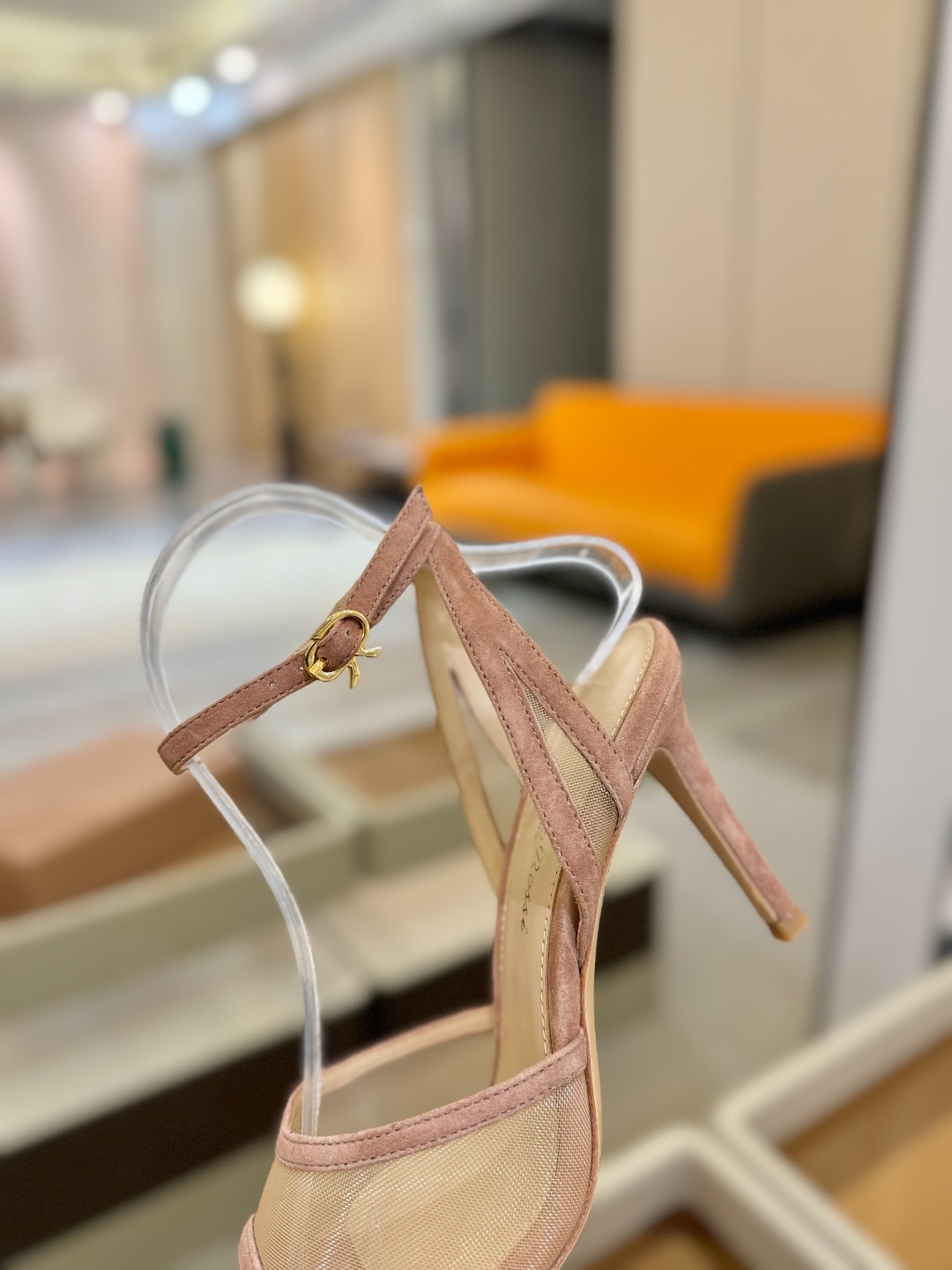Gianvito Rossi 👠2025新款凉鞋原版开发 顶级版本 代购品质👡这双搭配网高跟尖头凉鞋,是