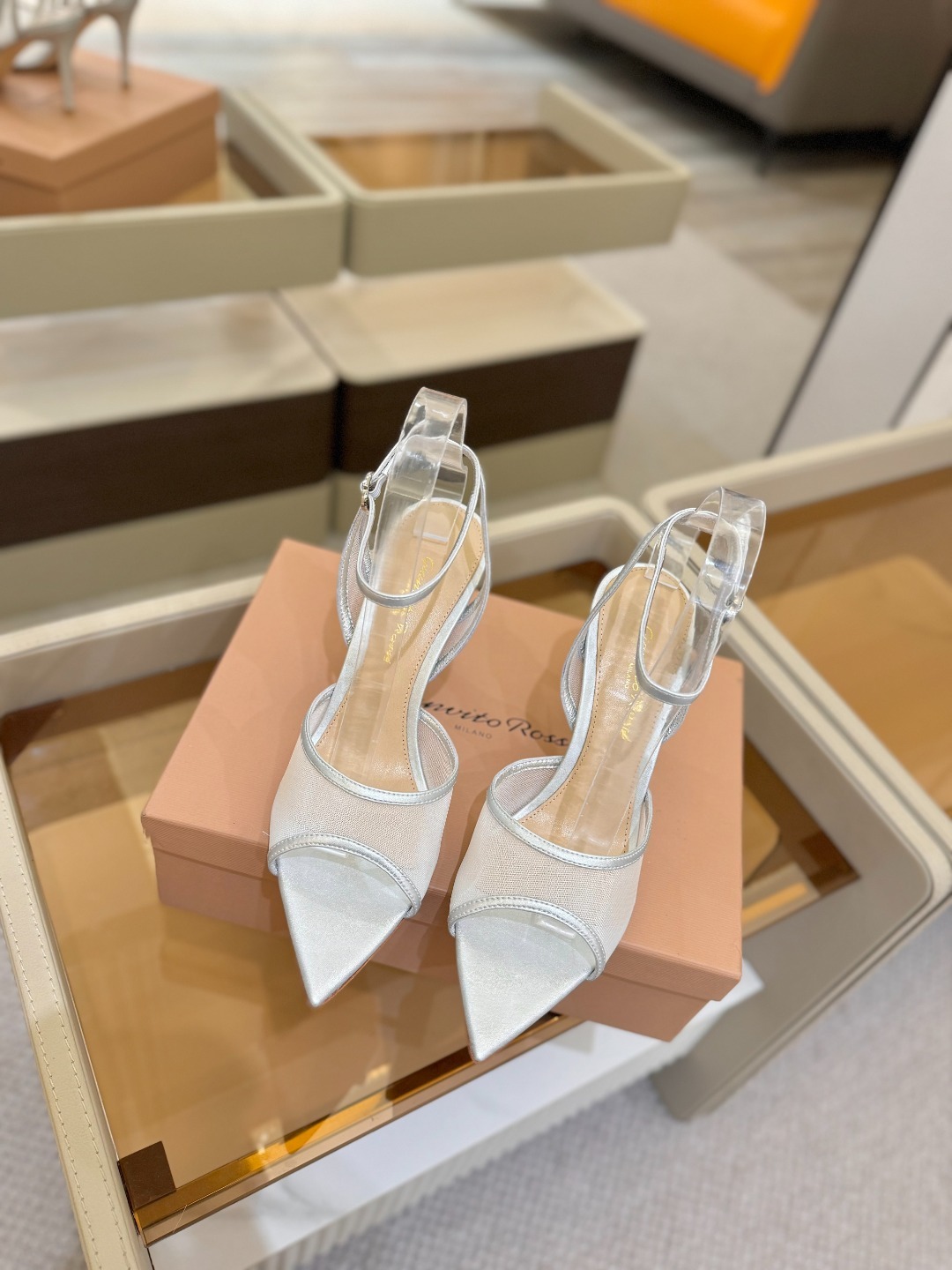 Gianvito Rossi 👠2025新款凉鞋原版开发 顶级版本 代购品质👡这双搭配网高跟尖头凉鞋,是