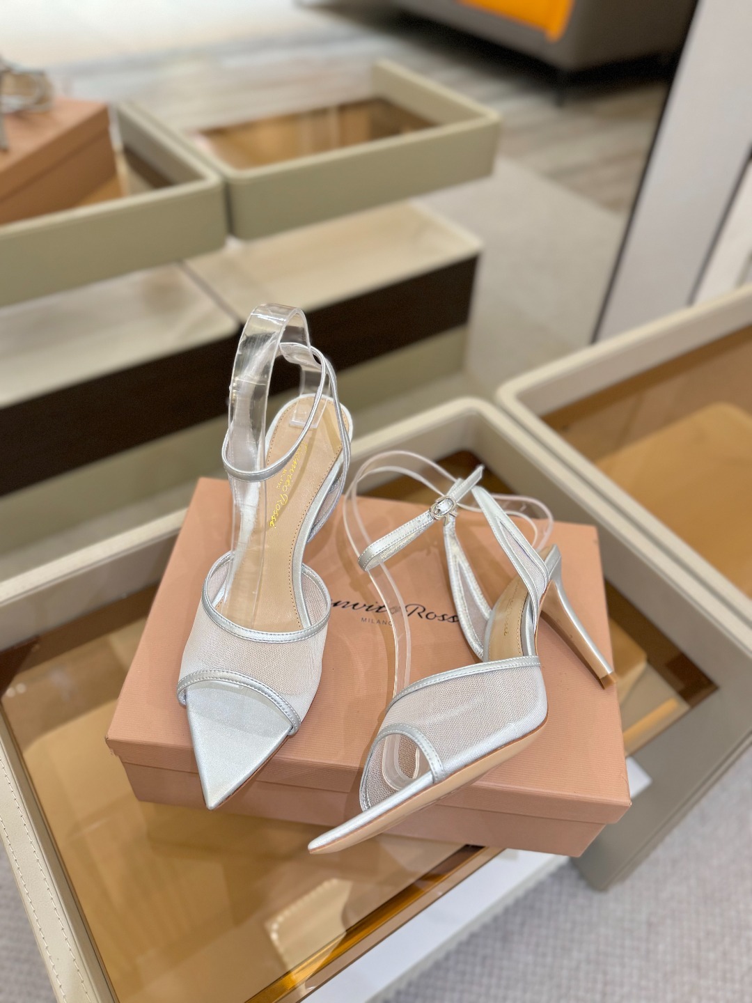Gianvito Rossi 👠2025新款凉鞋原版开发 顶级版本 代购品质👡这双搭配网高跟尖头凉鞋,是