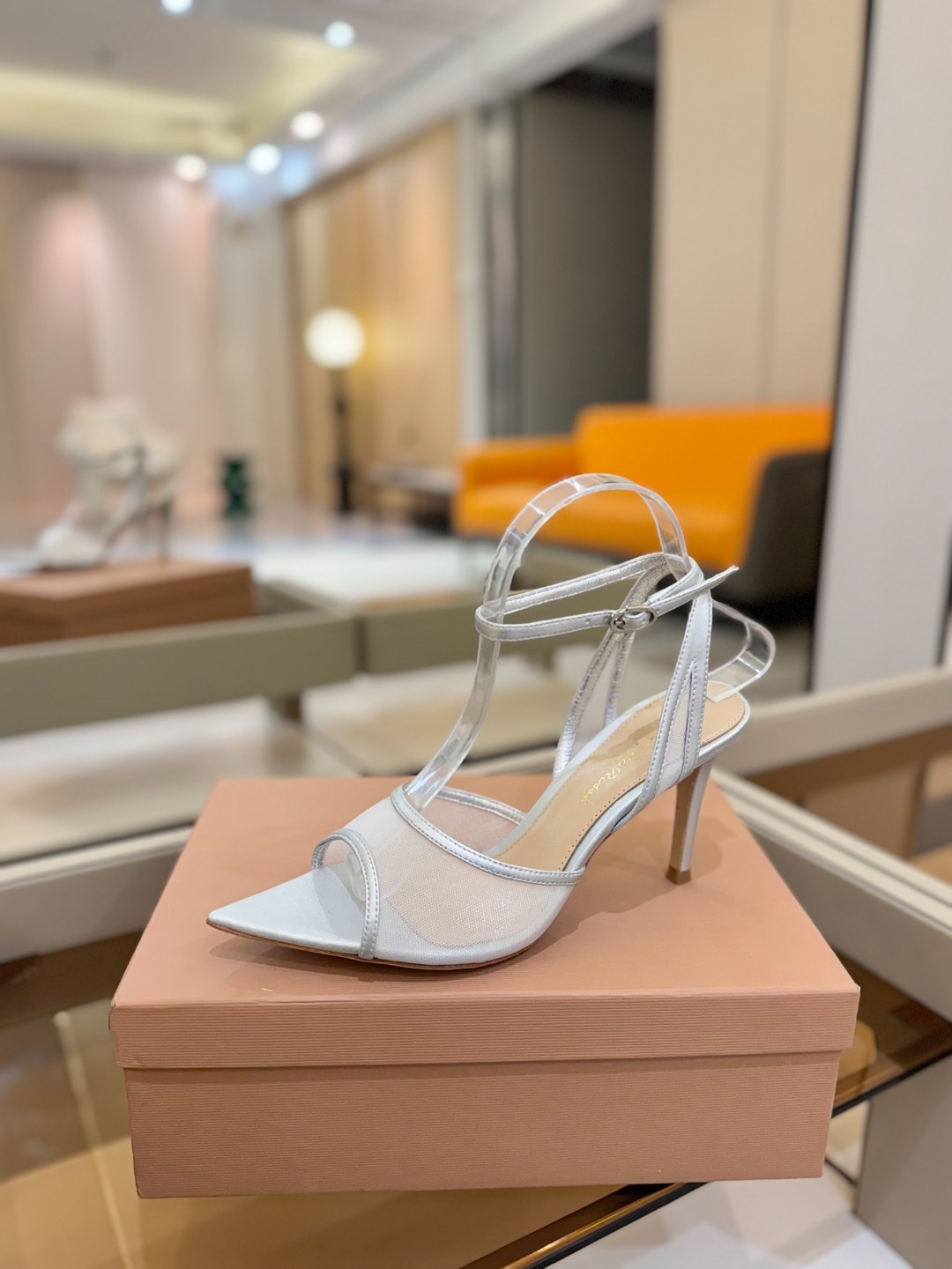 Gianvito Rossi 👠2025新款凉鞋原版开发 顶级版本 代购品质👡这双搭配网高跟尖头凉鞋,是